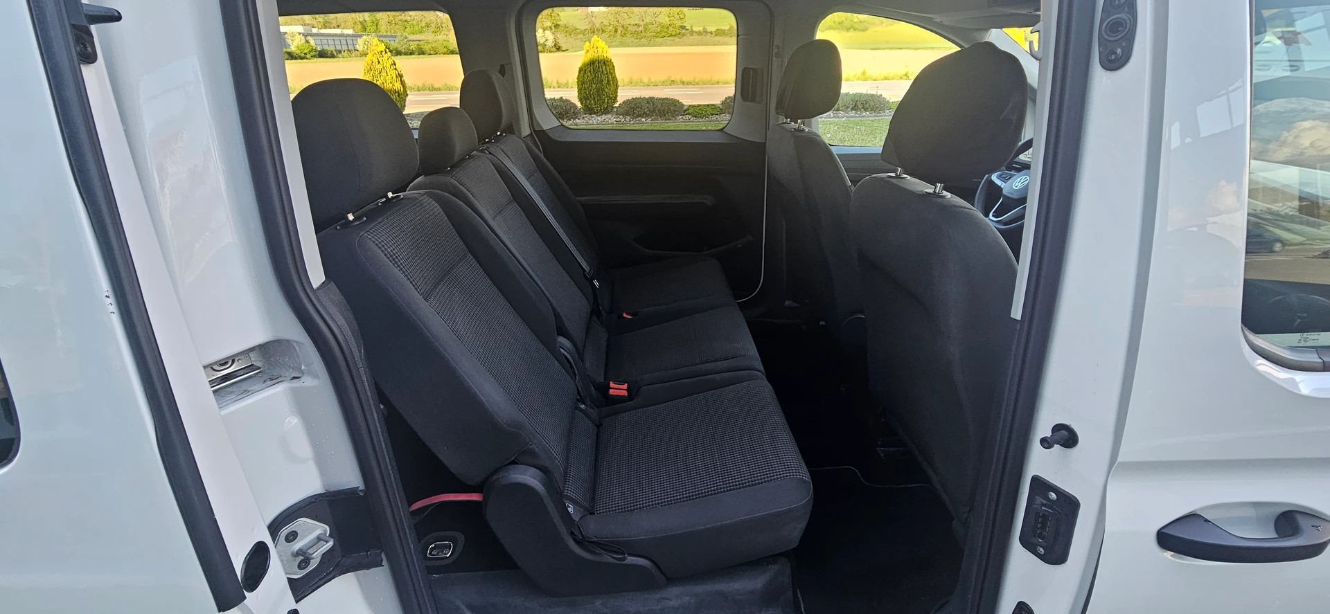 VW Caddy Maxi 2.0 TDI Liberty-image-11