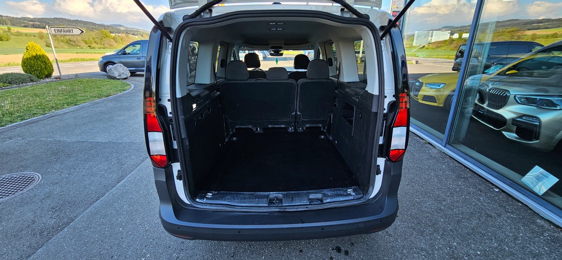 VW Caddy Maxi 2.0 TDI Liberty-image-13