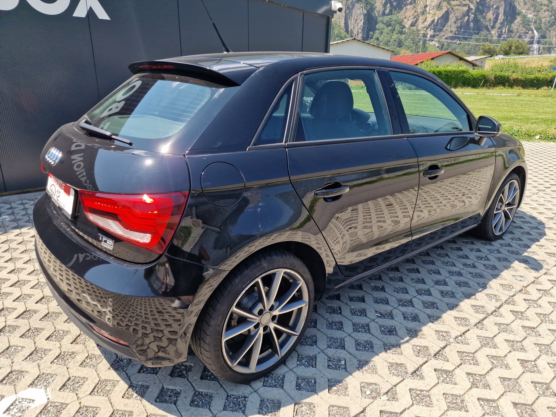 AUDI A1 Sportback 1.0 TFSI Design S-tronic-image-3