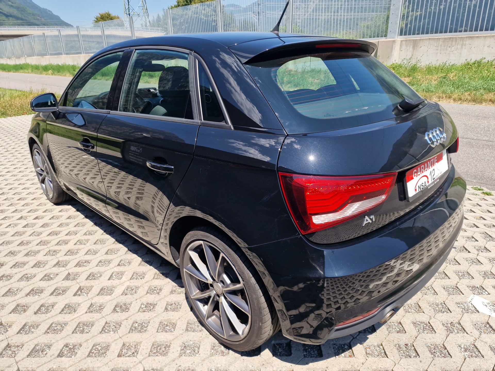 AUDI A1 Sportback 1.0 TFSI Design S-tronic-image-4