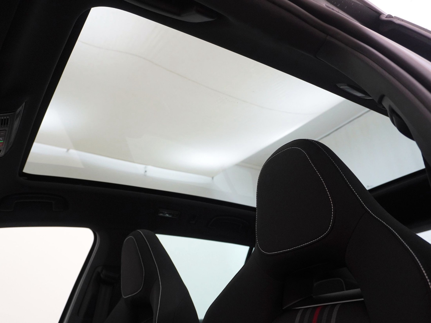 SKODA Kamiq 1.5 TSI Monte Carlo-image-23