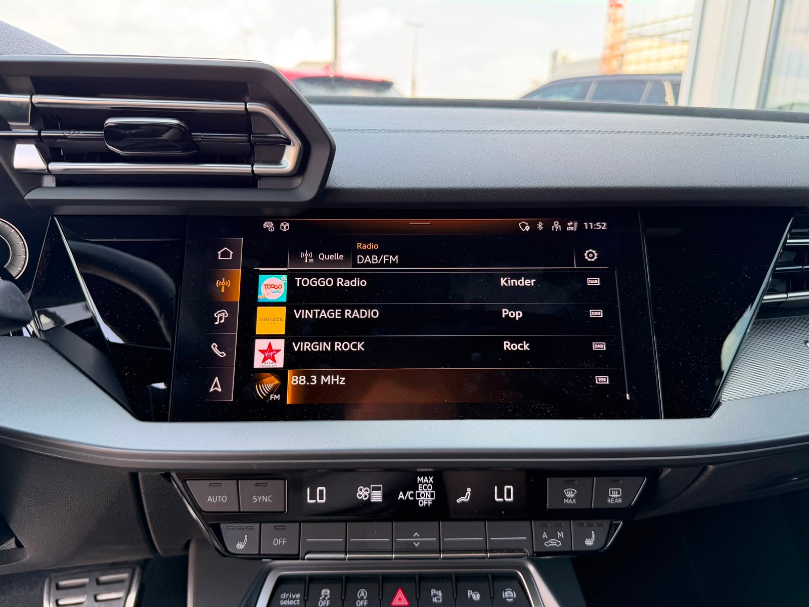 AUDI S3 Sportback TFSI quattro S-tronic-image-24