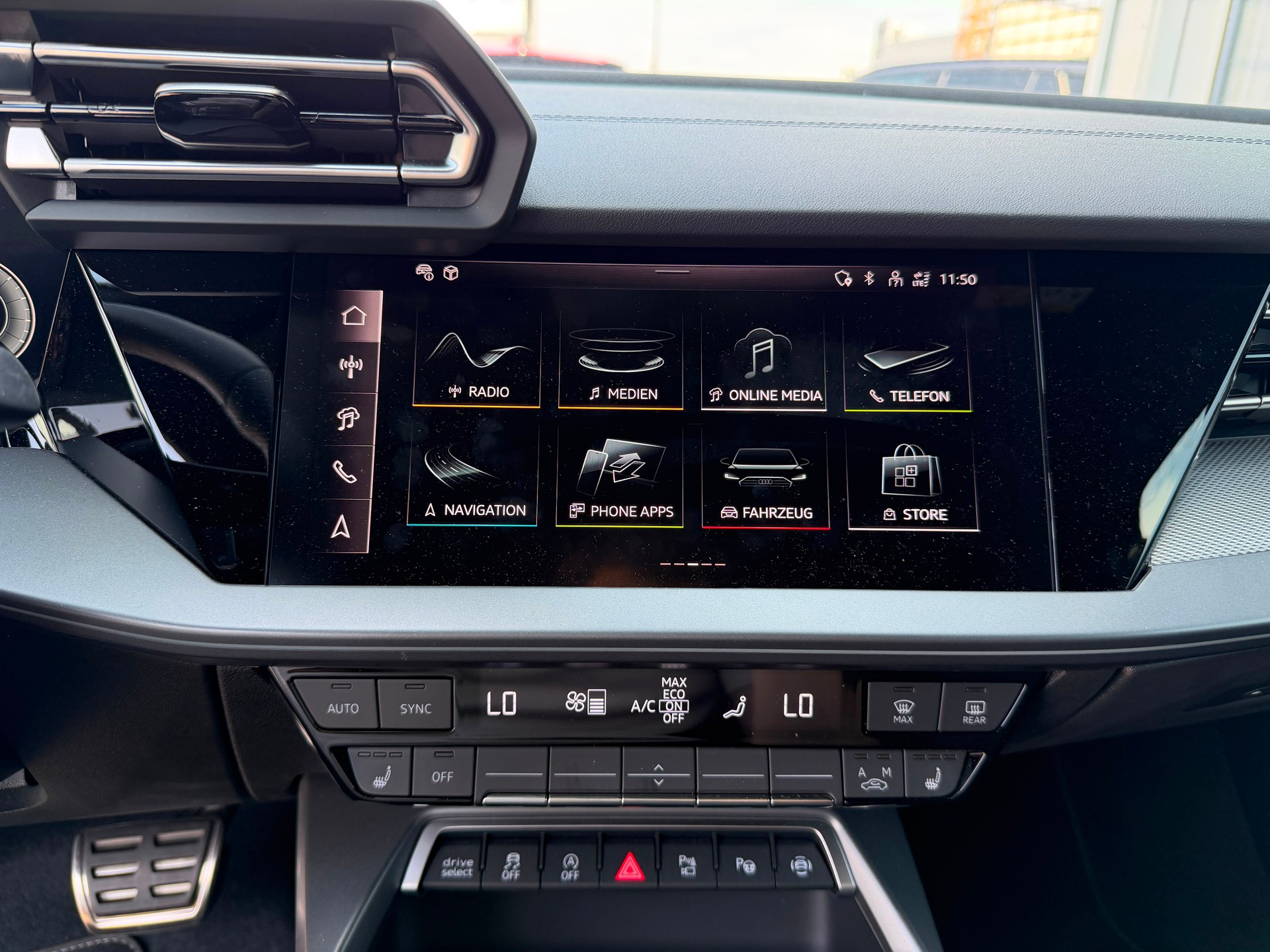 AUDI S3 Sportback TFSI quattro S-tronic-image-44