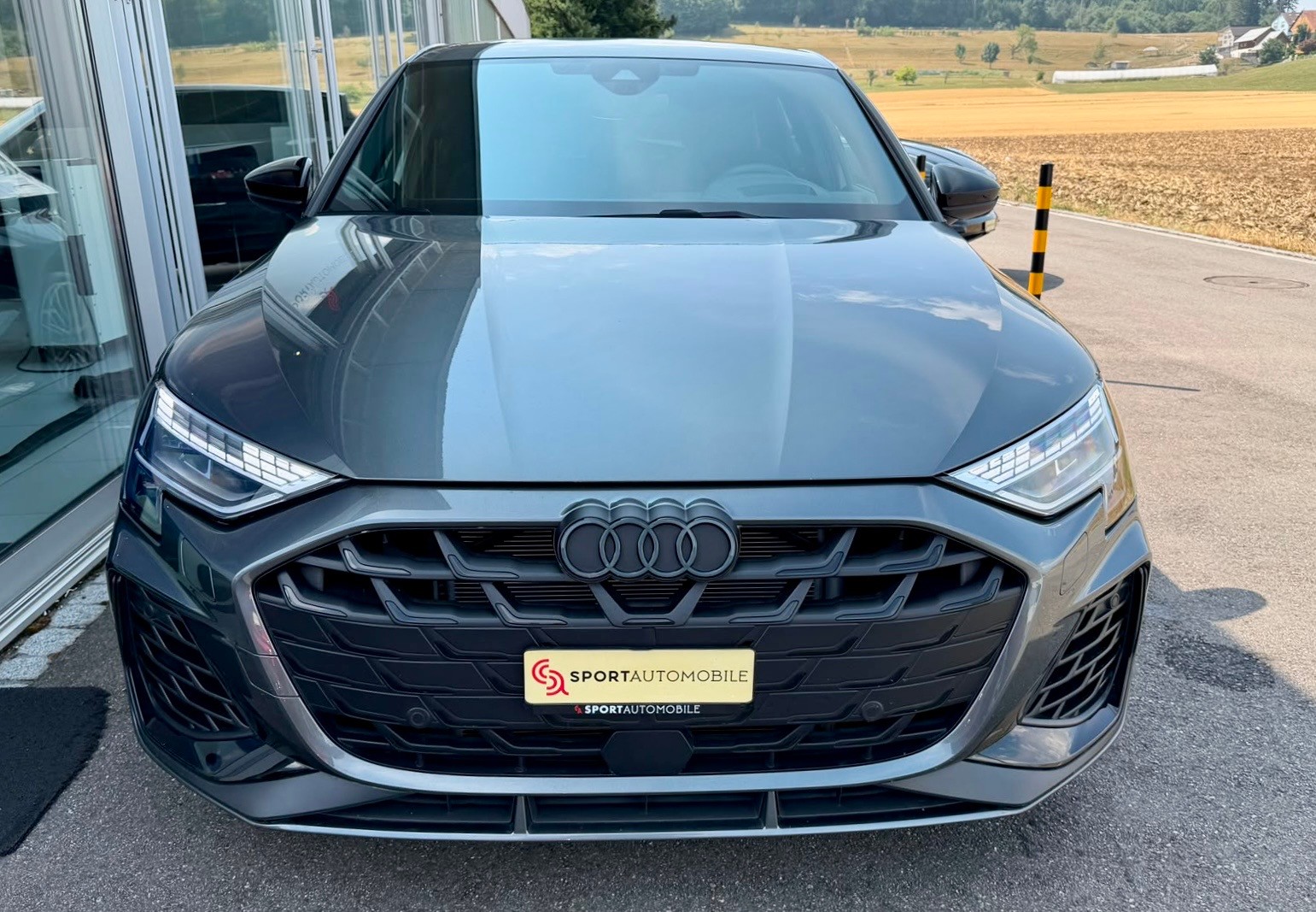 AUDI S3 Sportback TFSI quattro S-tronic-image-2