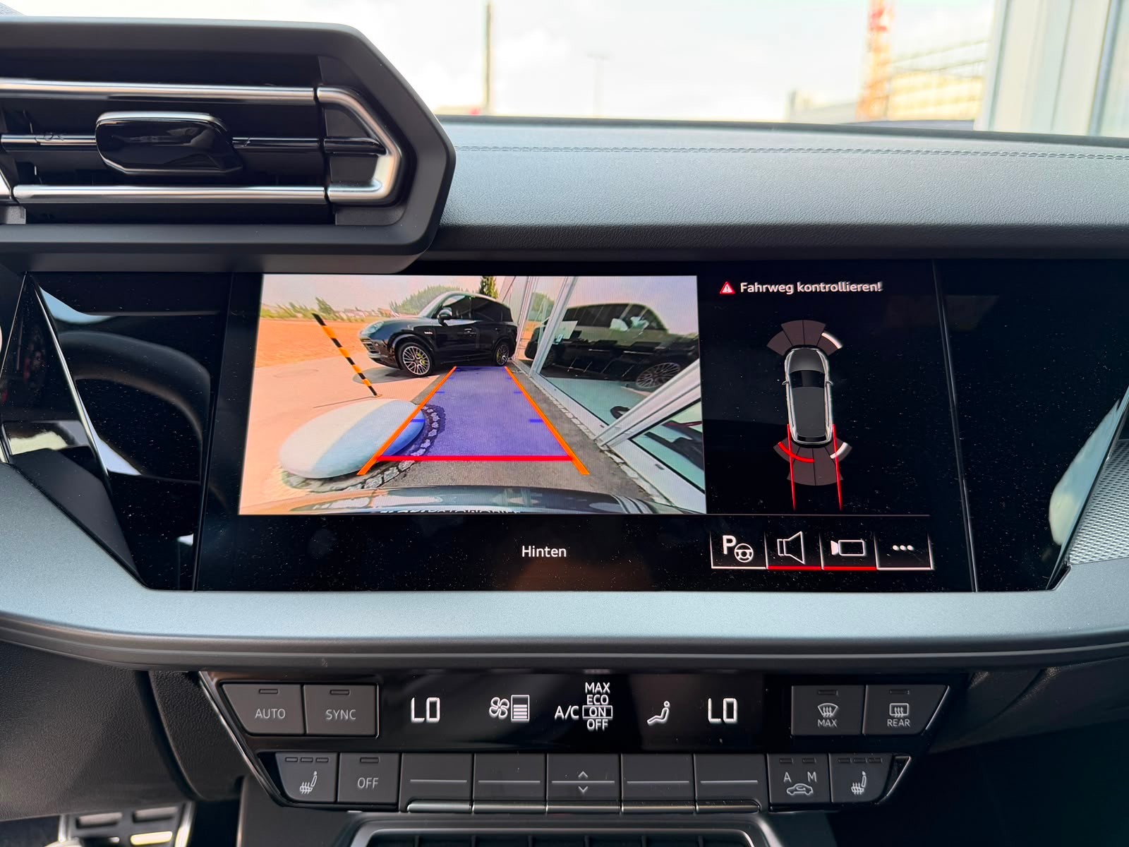 AUDI S3 Sportback TFSI quattro S-tronic-image-18