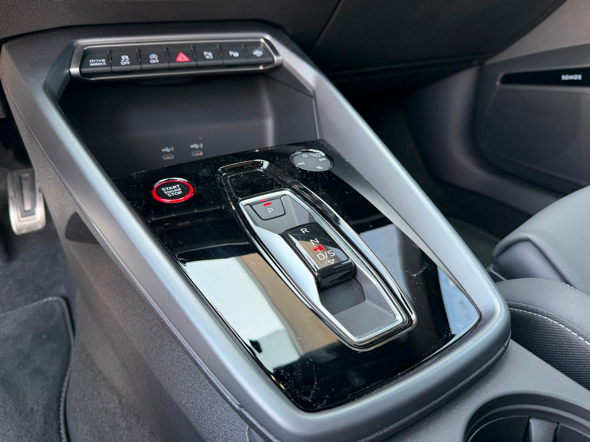 AUDI S3 Sportback TFSI quattro S-tronic-image-42