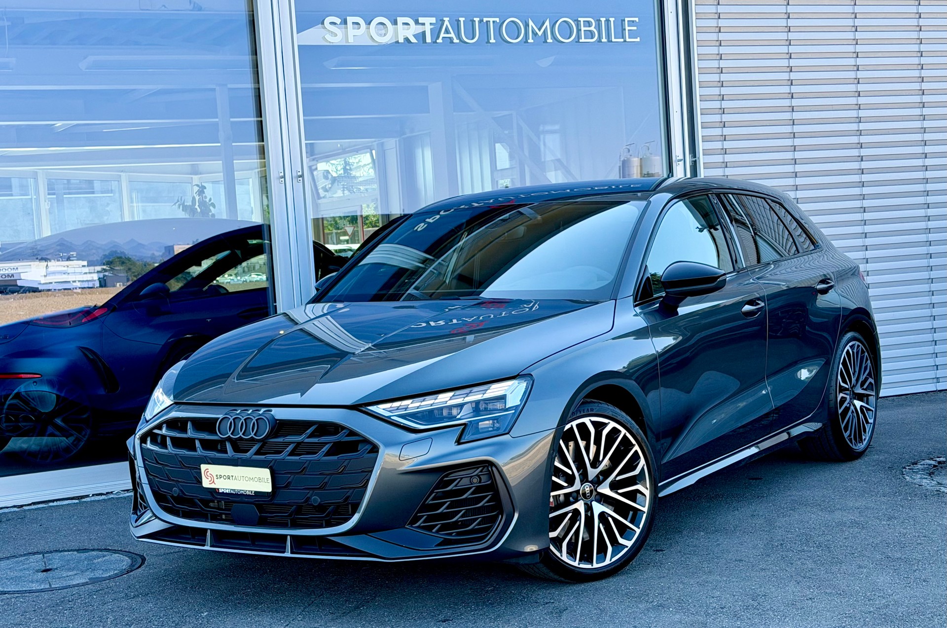 AUDI S3 Sportback TFSI quattro S-tronic-showroom-element-1