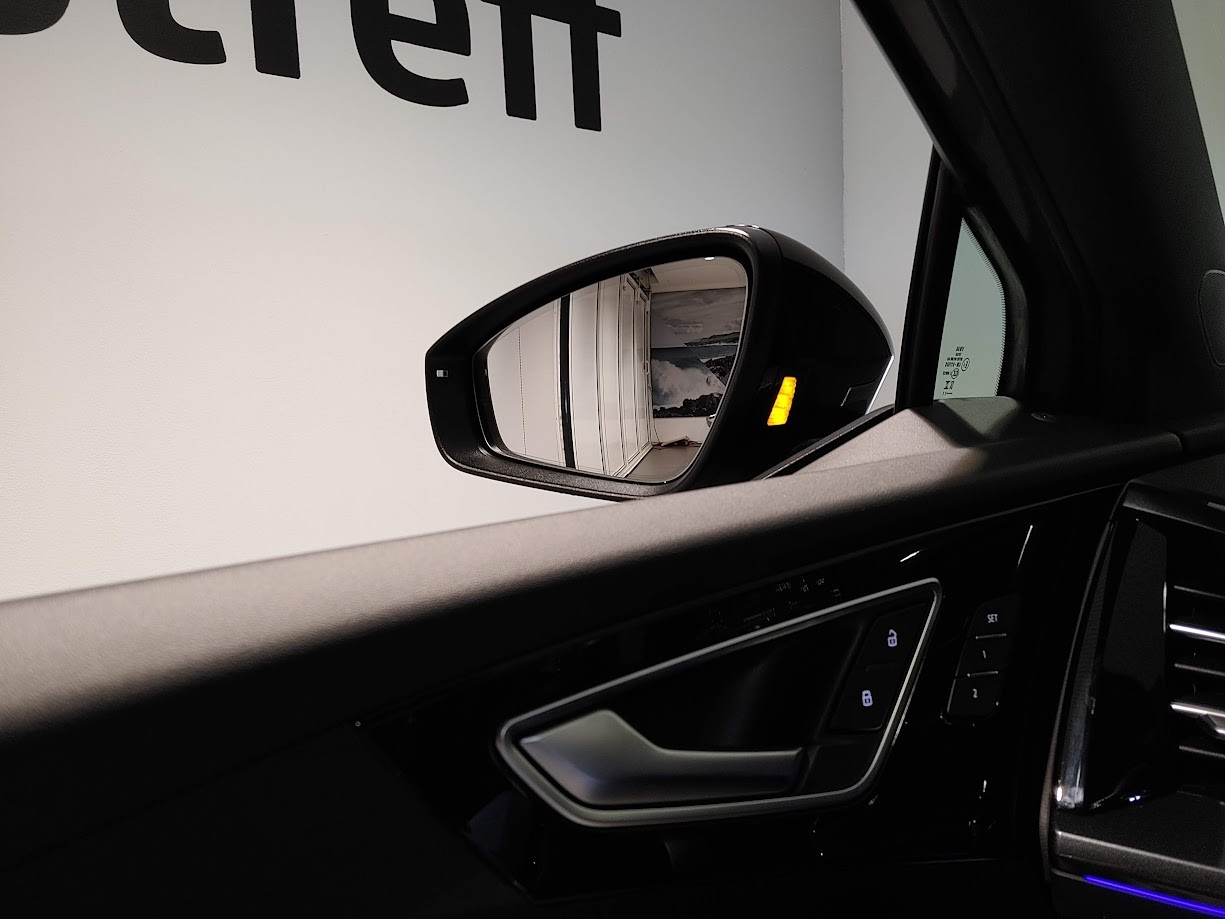 AUDI Q4 e-tron 50 quattro-image-9