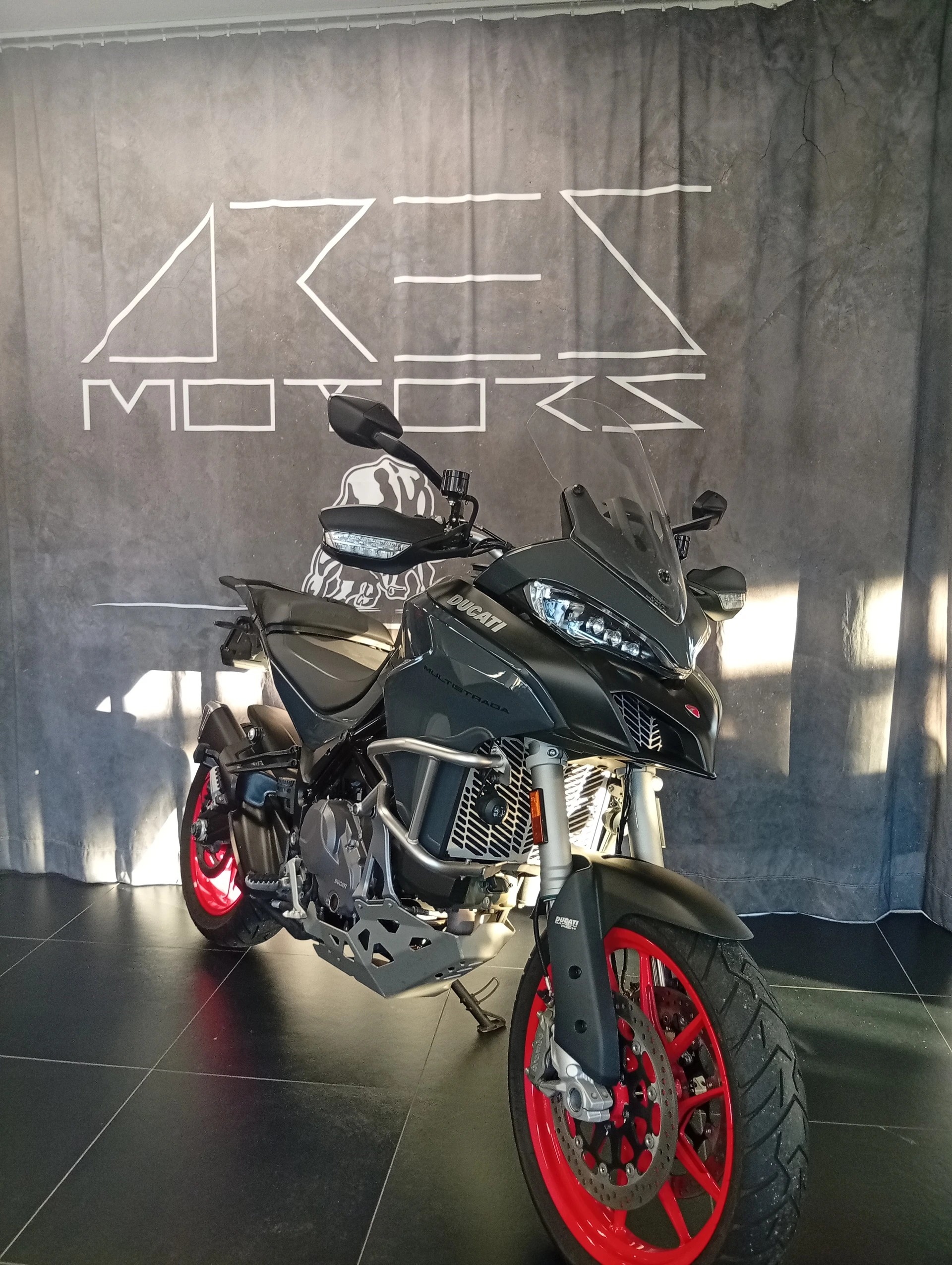 DUCATI Multistrada V2 S Touring-showroom-element-1