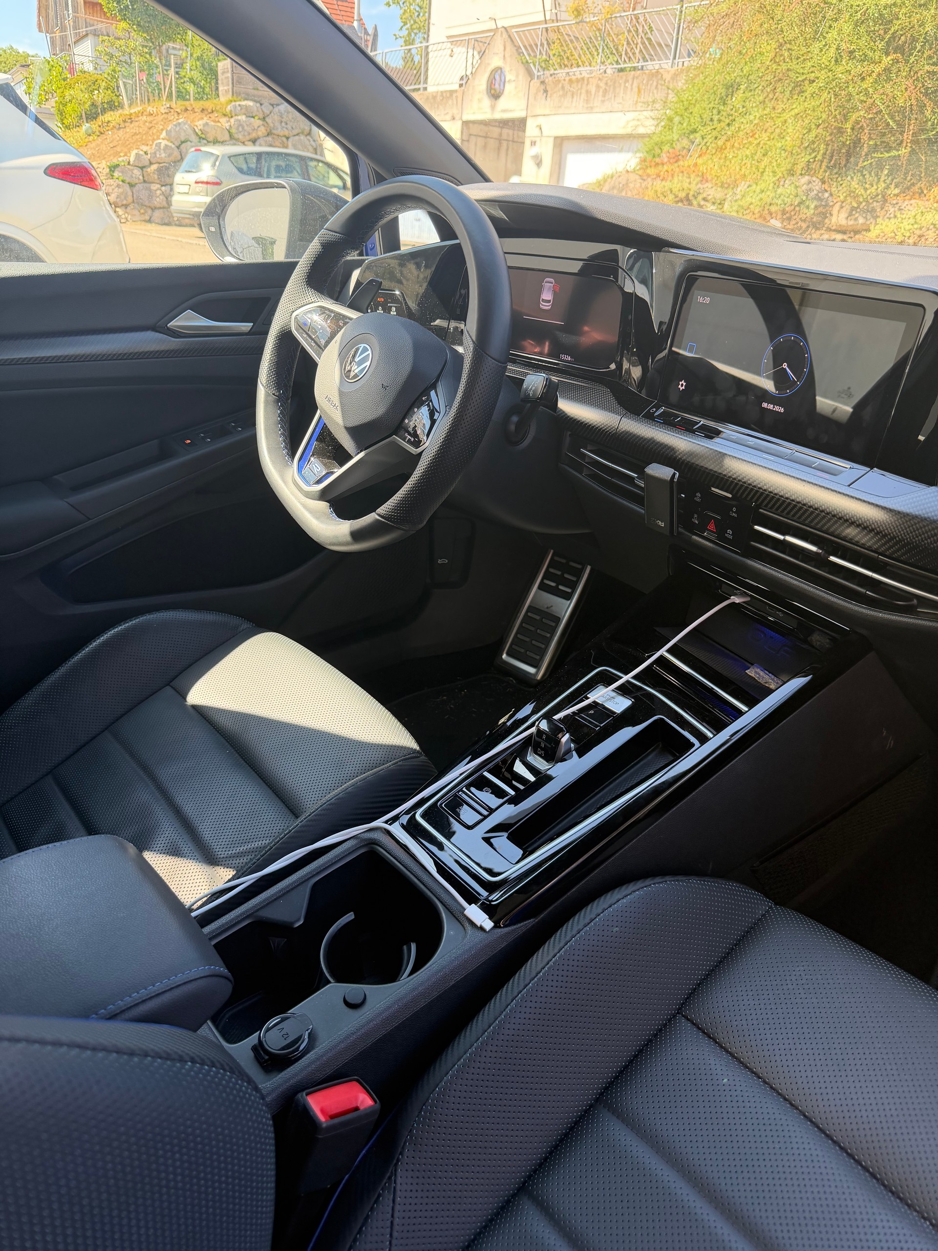 VW 2.0 TSI R 20 Years DSG 4motion-image-2