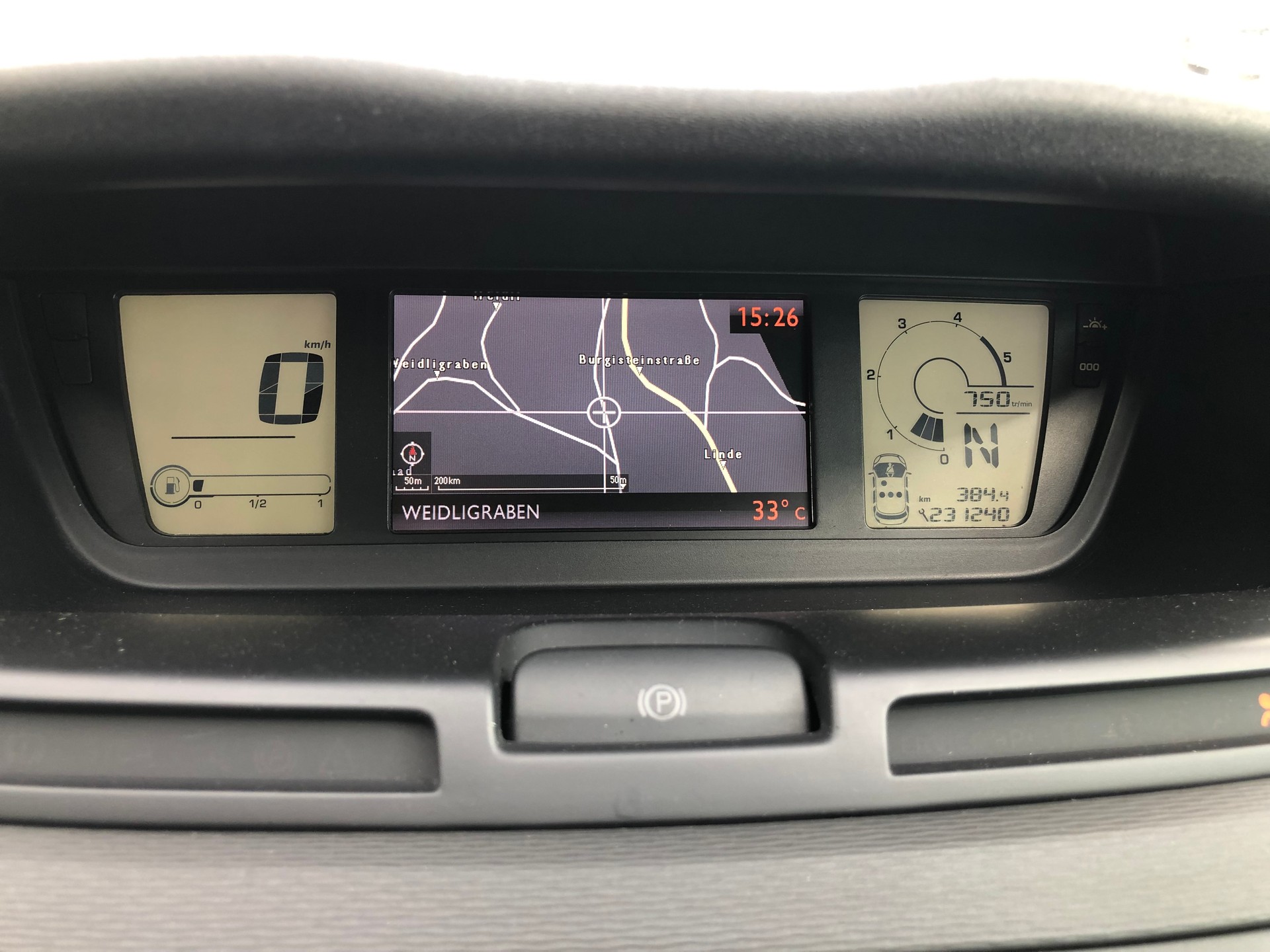 CITROEN Grand C4 Picasso 1.6 HDI 16V Tonic EGS6-image-12