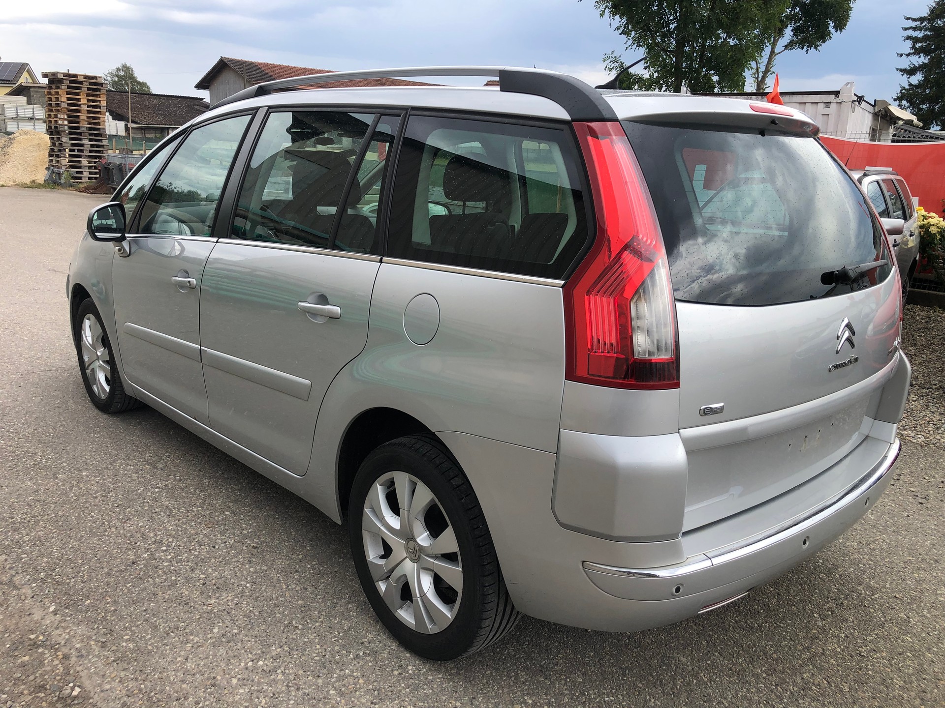 CITROEN Grand C4 Picasso 1.6 HDI 16V Tonic EGS6-image-3