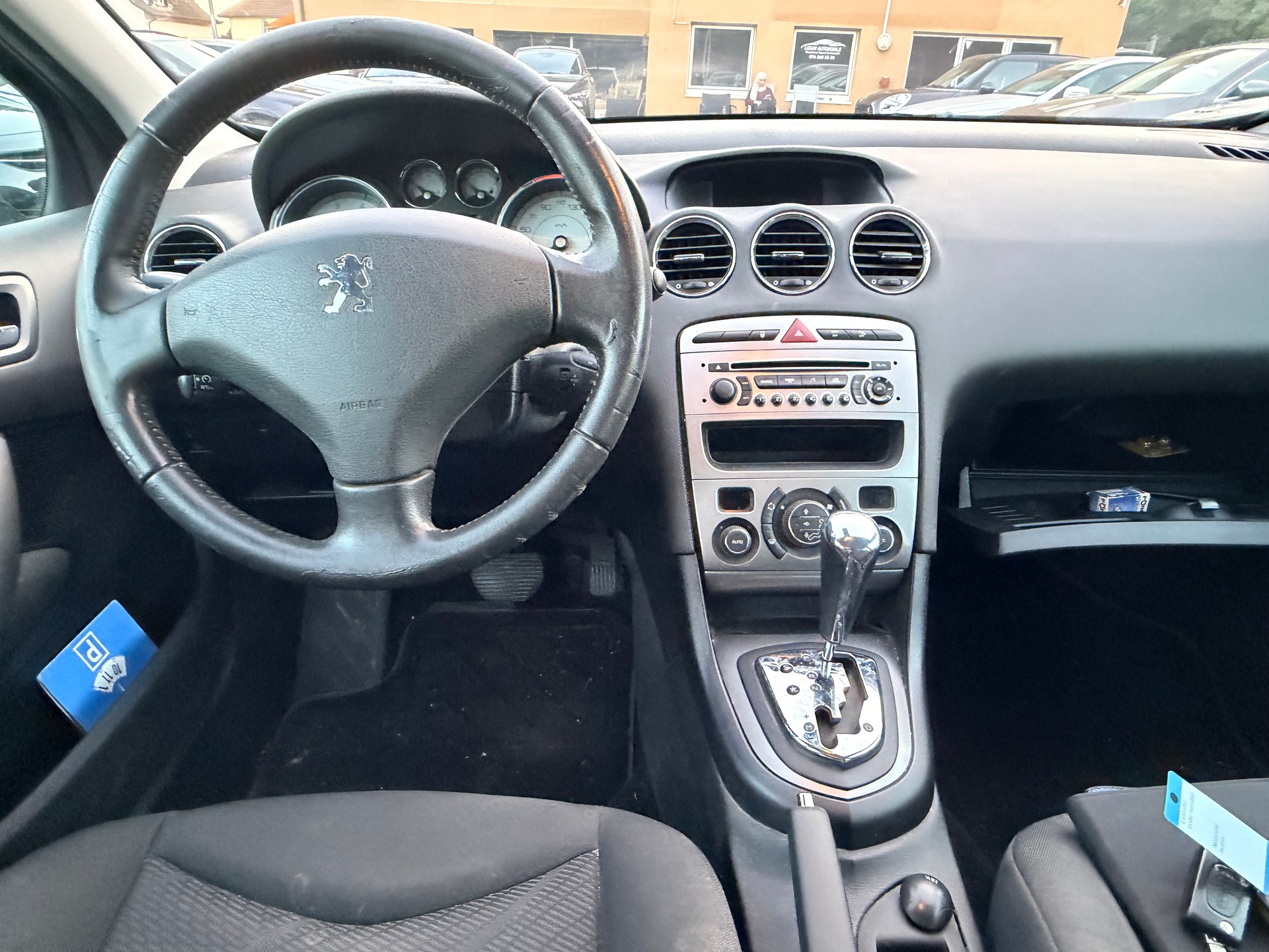 PEUGEOT 308 SW 1.6 16V VTI Sport Automatic-image-11