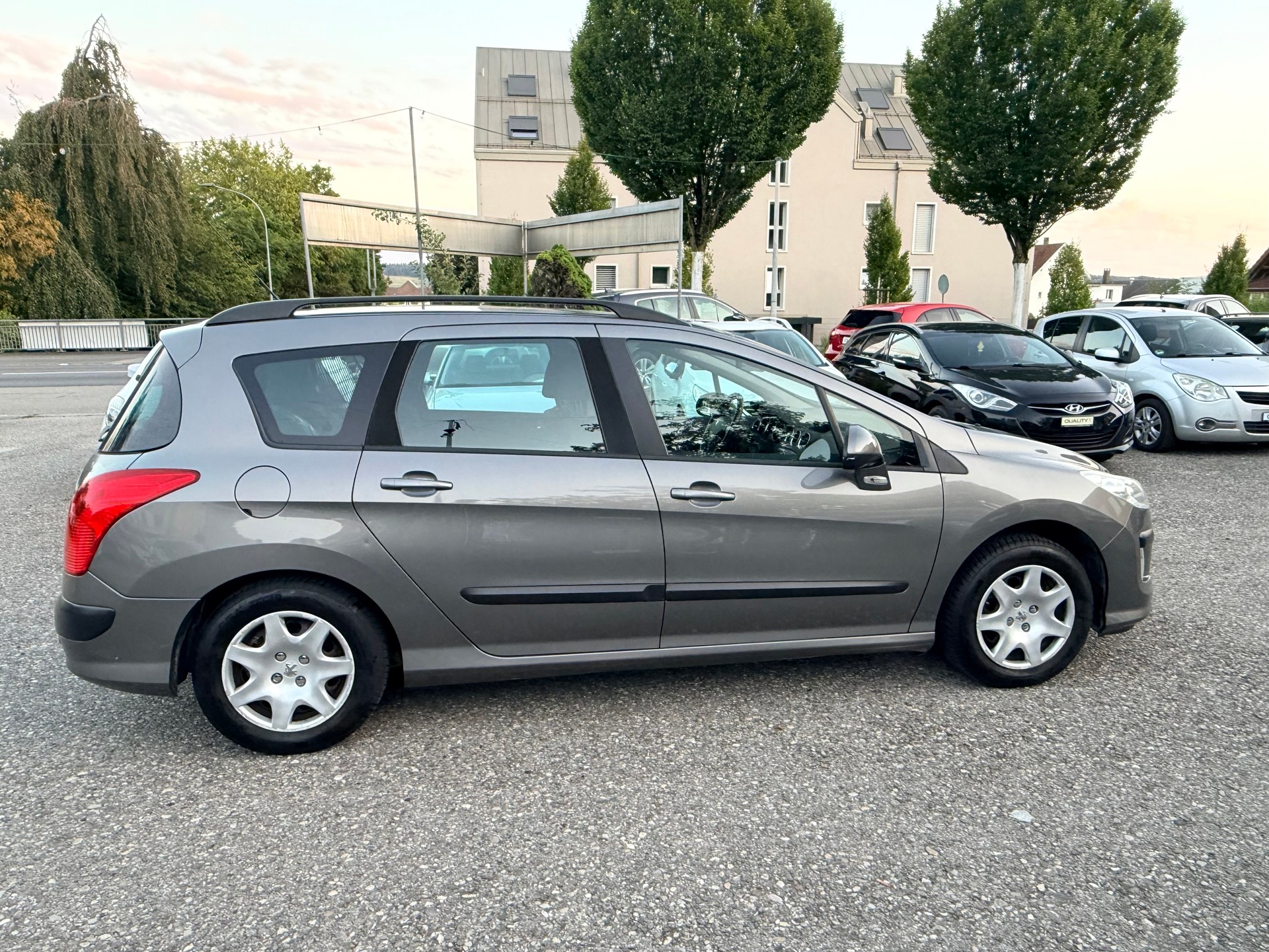 PEUGEOT 308 SW 1.6 16V VTI Sport Automatic-image-3