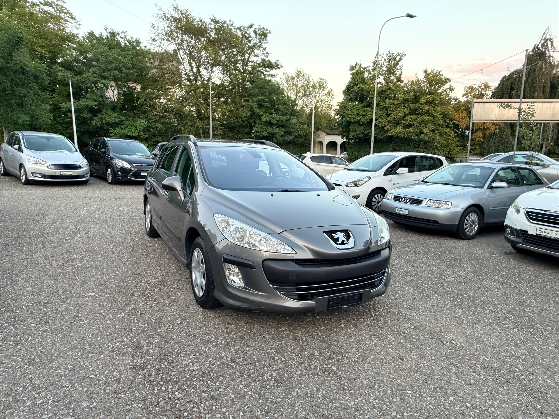 PEUGEOT 308 SW 1.6 16V VTI Sport Automatic-image-2