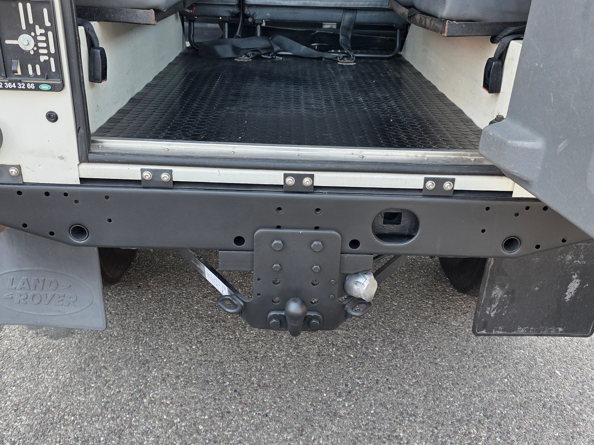 LAND ROVER Defender 110 SW 2.5 Td5-image-9