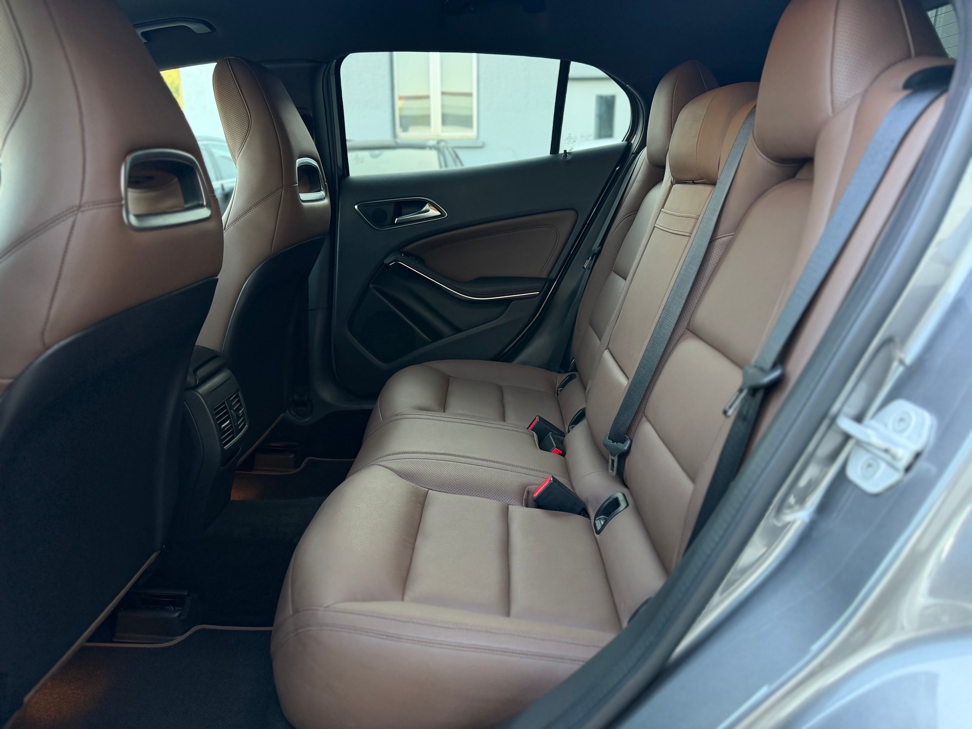 MERCEDES-BENZ GLA 220 CDI Urban 4Matic 7G-DCT-image-10