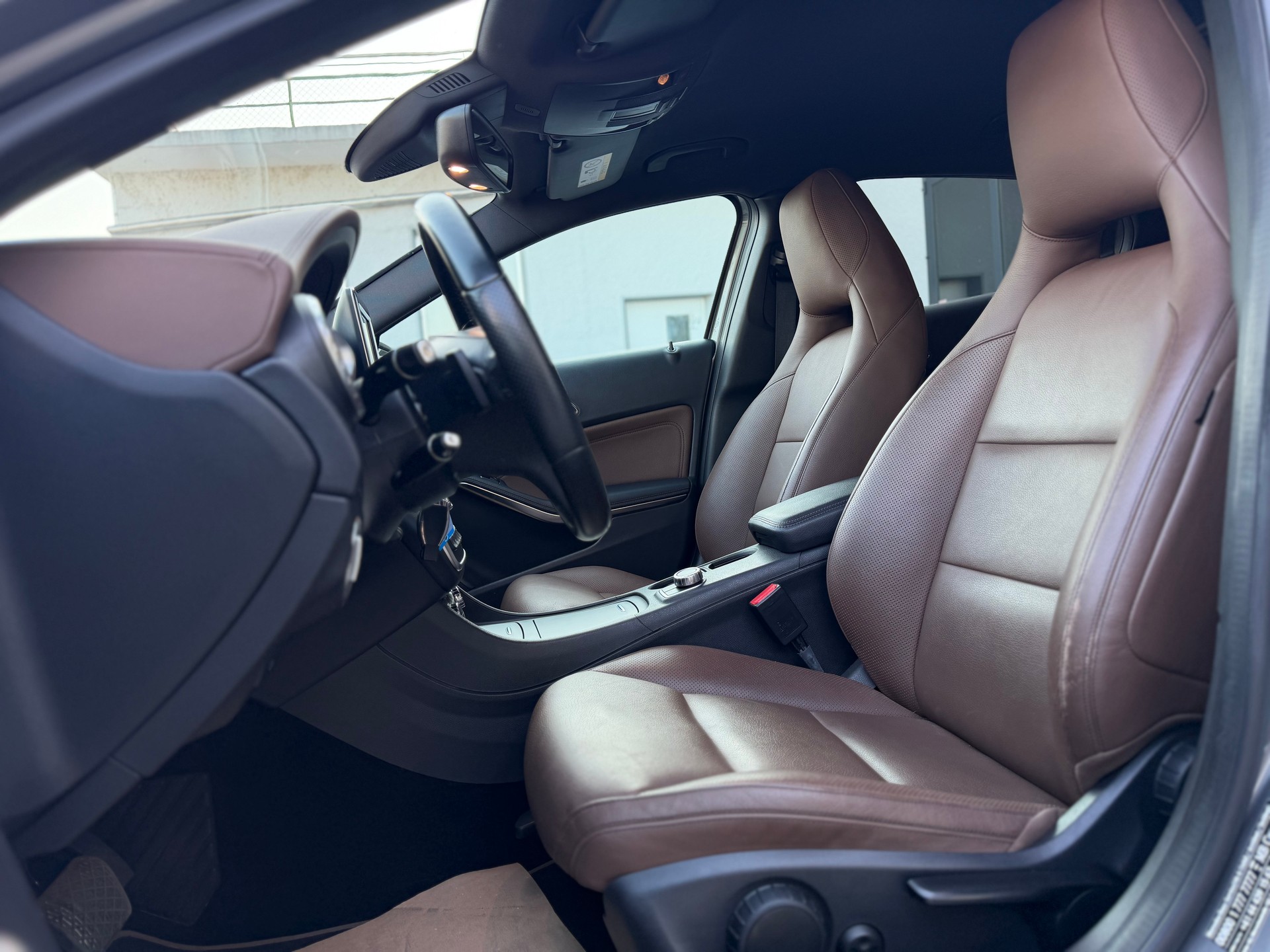 MERCEDES-BENZ GLA 220 CDI Urban 4Matic 7G-DCT-image-9
