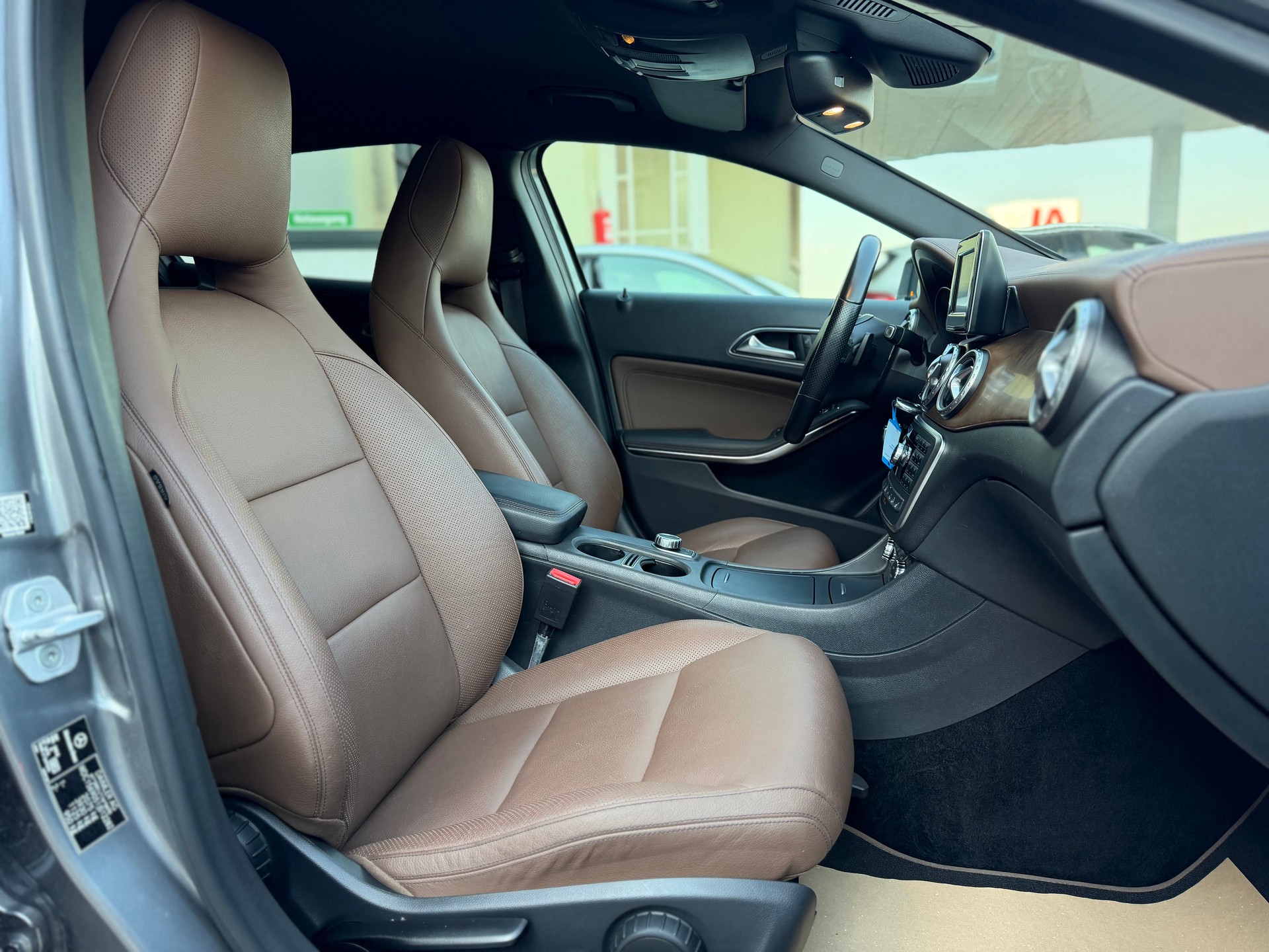 MERCEDES-BENZ GLA 220 CDI Urban 4Matic 7G-DCT-image-13