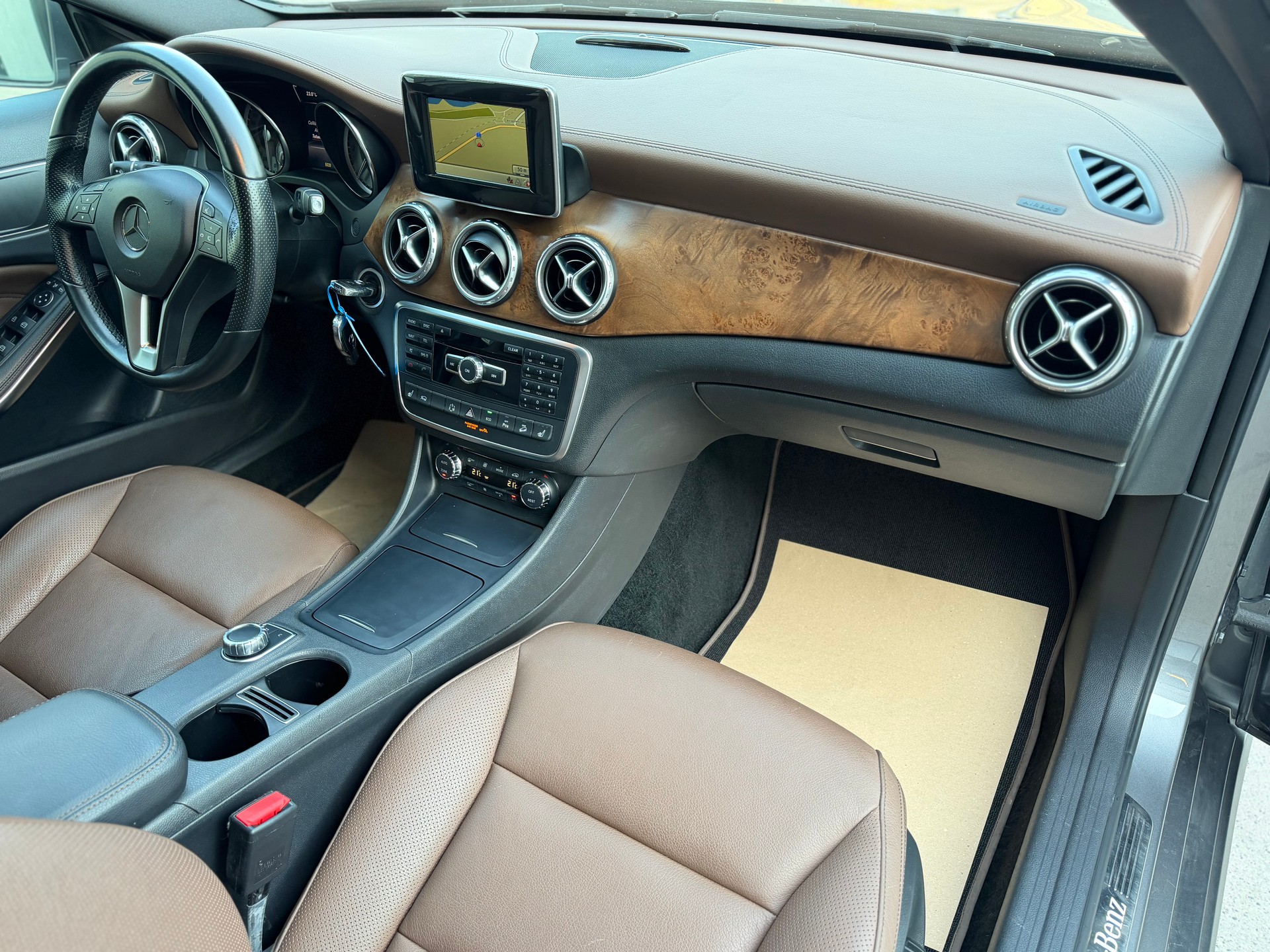 MERCEDES-BENZ GLA 220 CDI Urban 4Matic 7G-DCT-image-14