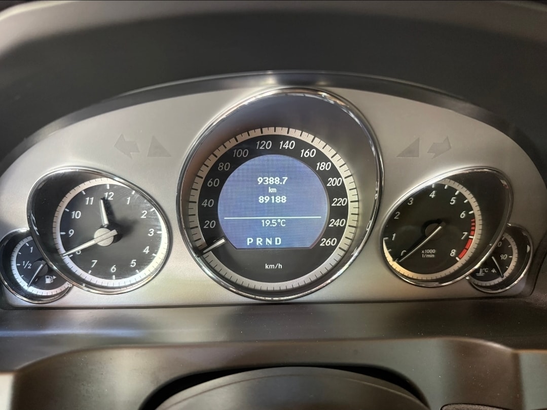 MERCEDES-BENZ E 350 CGI BlueEfficiency 7G-Tronic-image-13