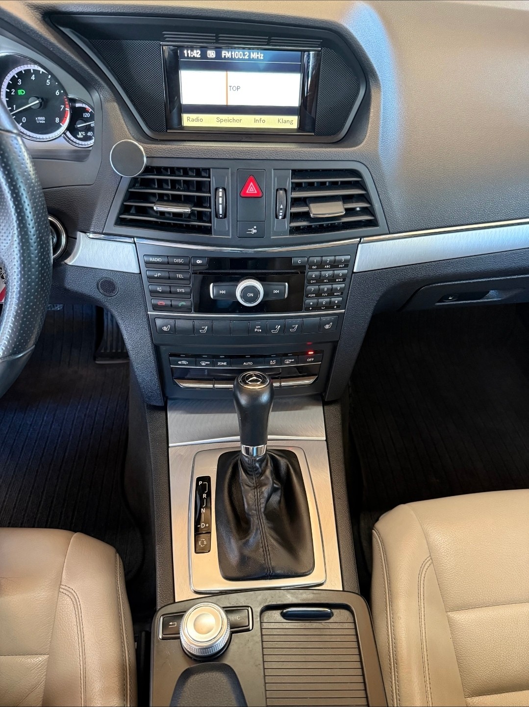 MERCEDES-BENZ E 350 CGI BlueEfficiency 7G-Tronic-image-10