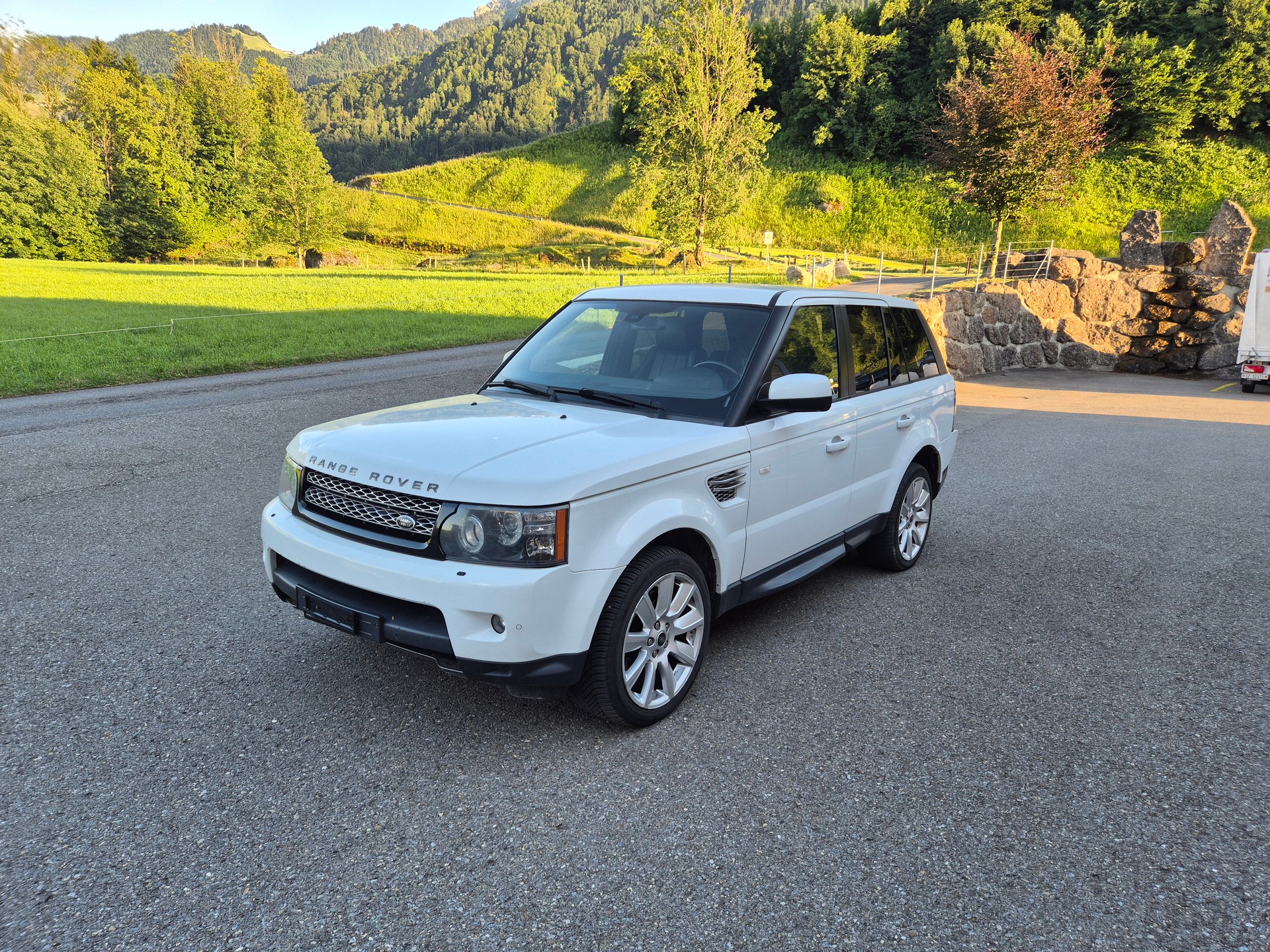 LAND ROVER Range Rover Sport 3.0 TDV6 HSE Automatic-image-0