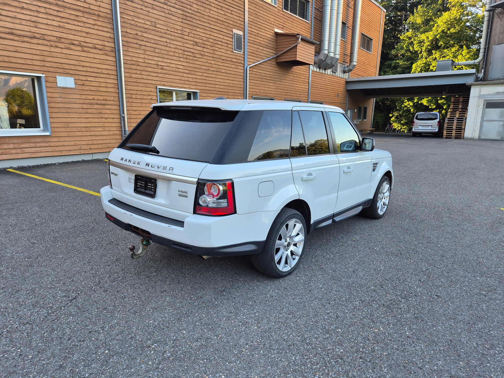 LAND ROVER Range Rover Sport 3.0 TDV6 HSE Automatic-image-3