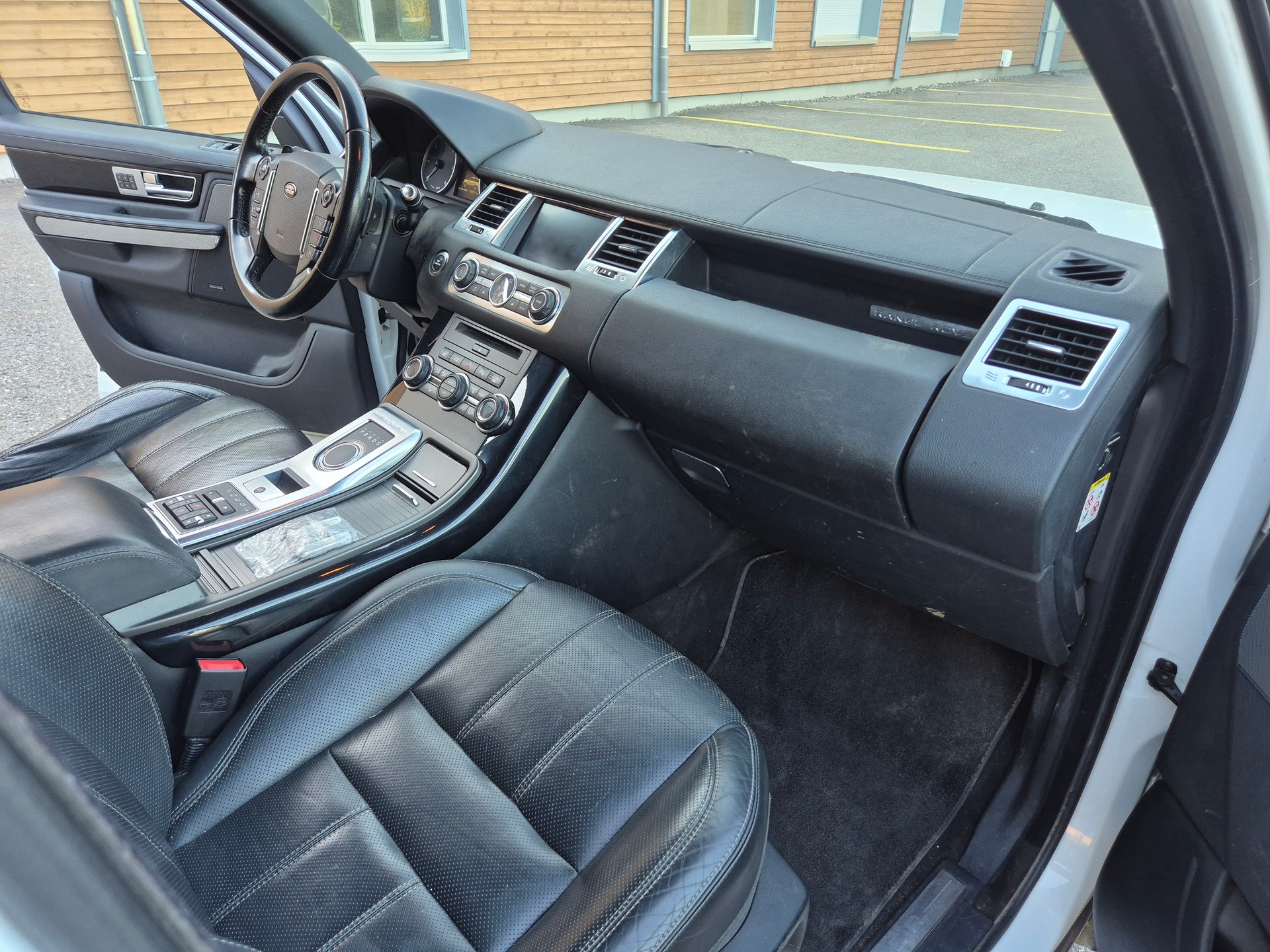 LAND ROVER Range Rover Sport 3.0 TDV6 HSE Automatic-image-6