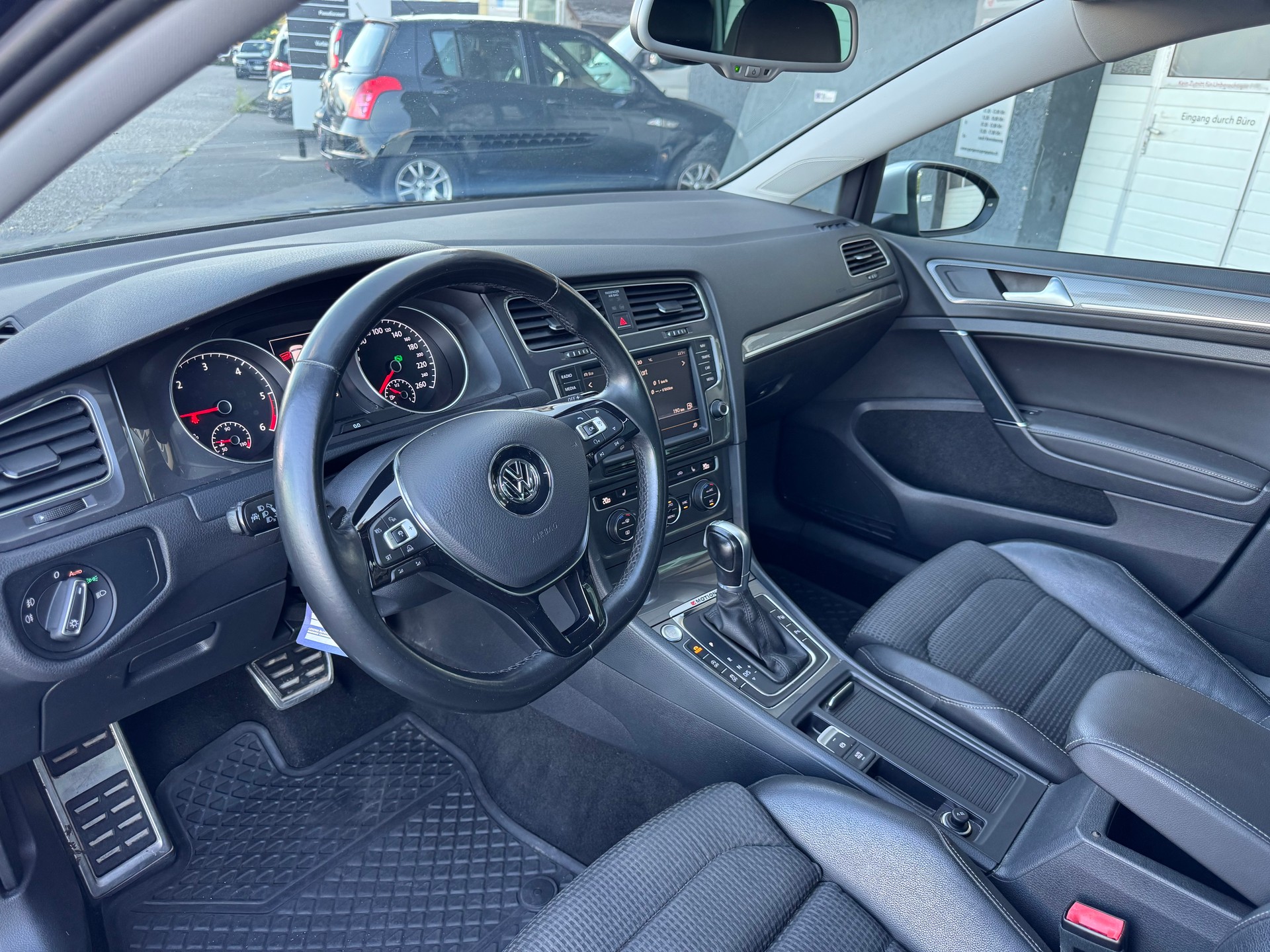VW Golf 2.0 TDI Alltrack 4Motion-image-12
