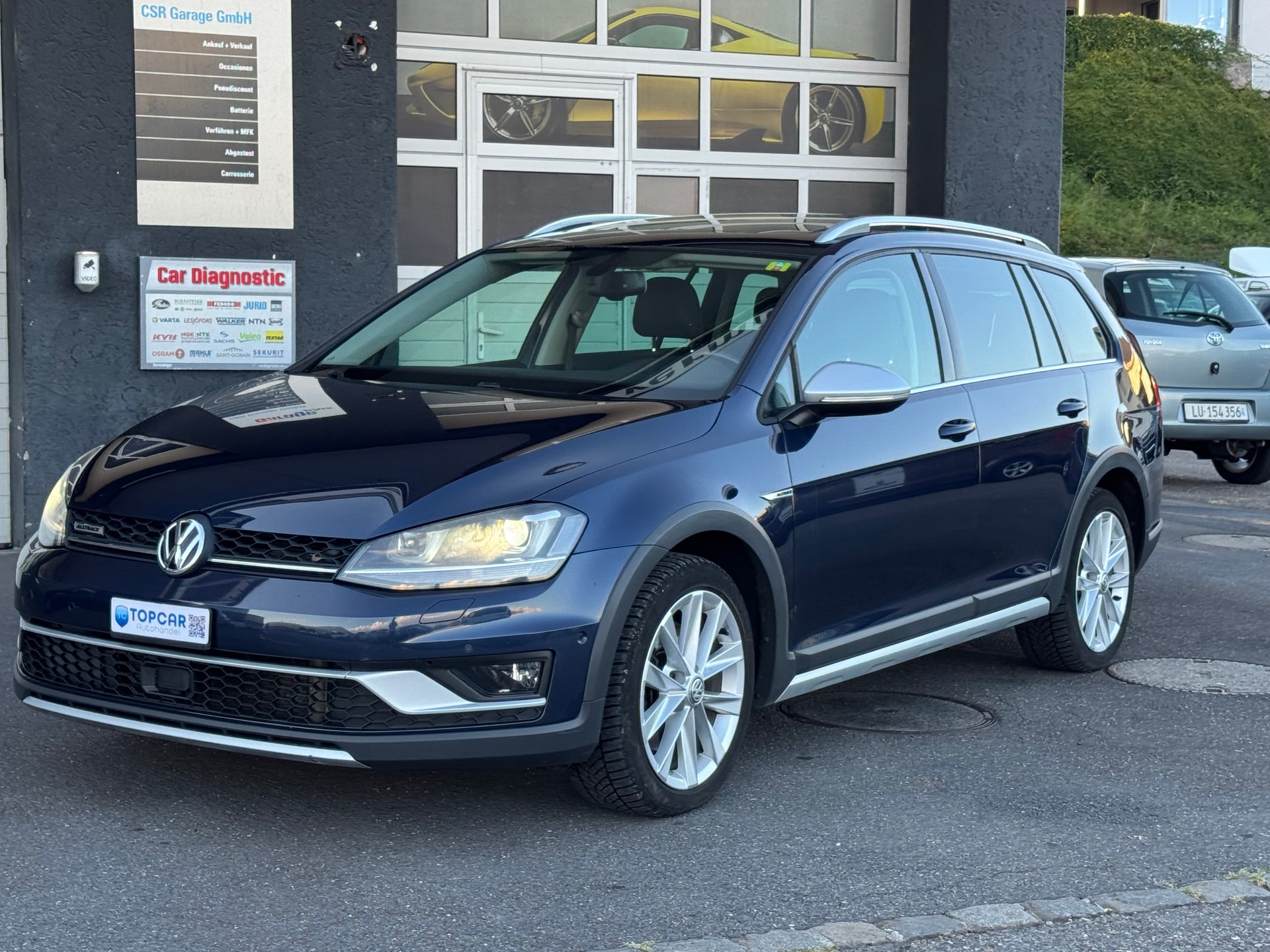 VW Golf 2.0 TDI Alltrack 4Motion-image-0