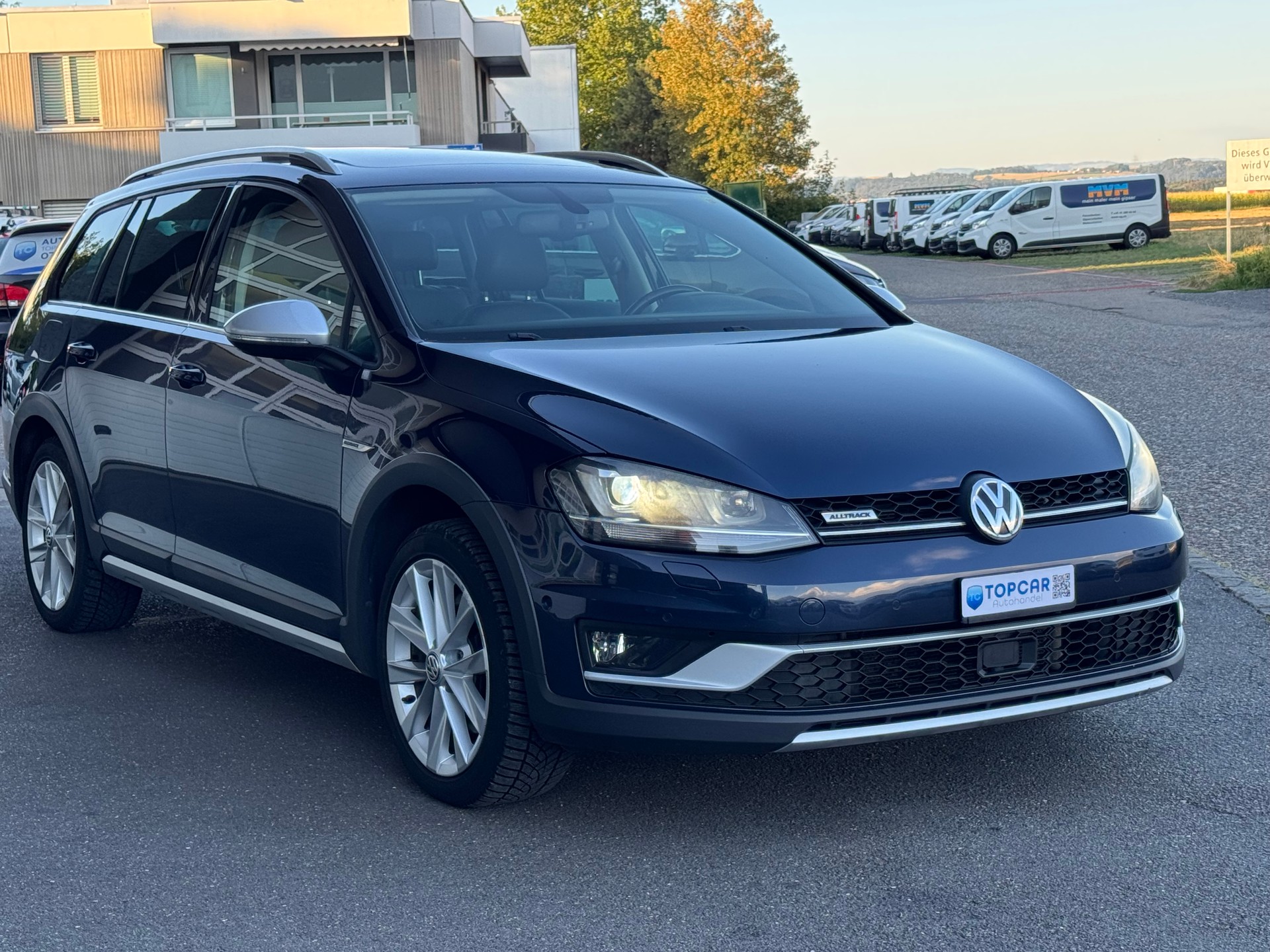 VW Golf 2.0 TDI Alltrack 4Motion-image-2