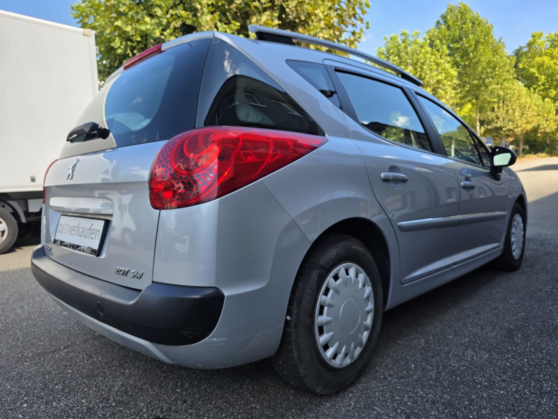 PEUGEOT 207 SW 1.4 16V Swiss Edition-image-5