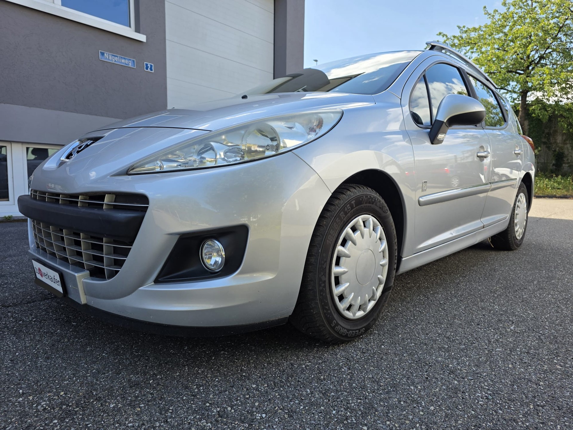 PEUGEOT 207 SW 1.4 16V Swiss Edition-image-0