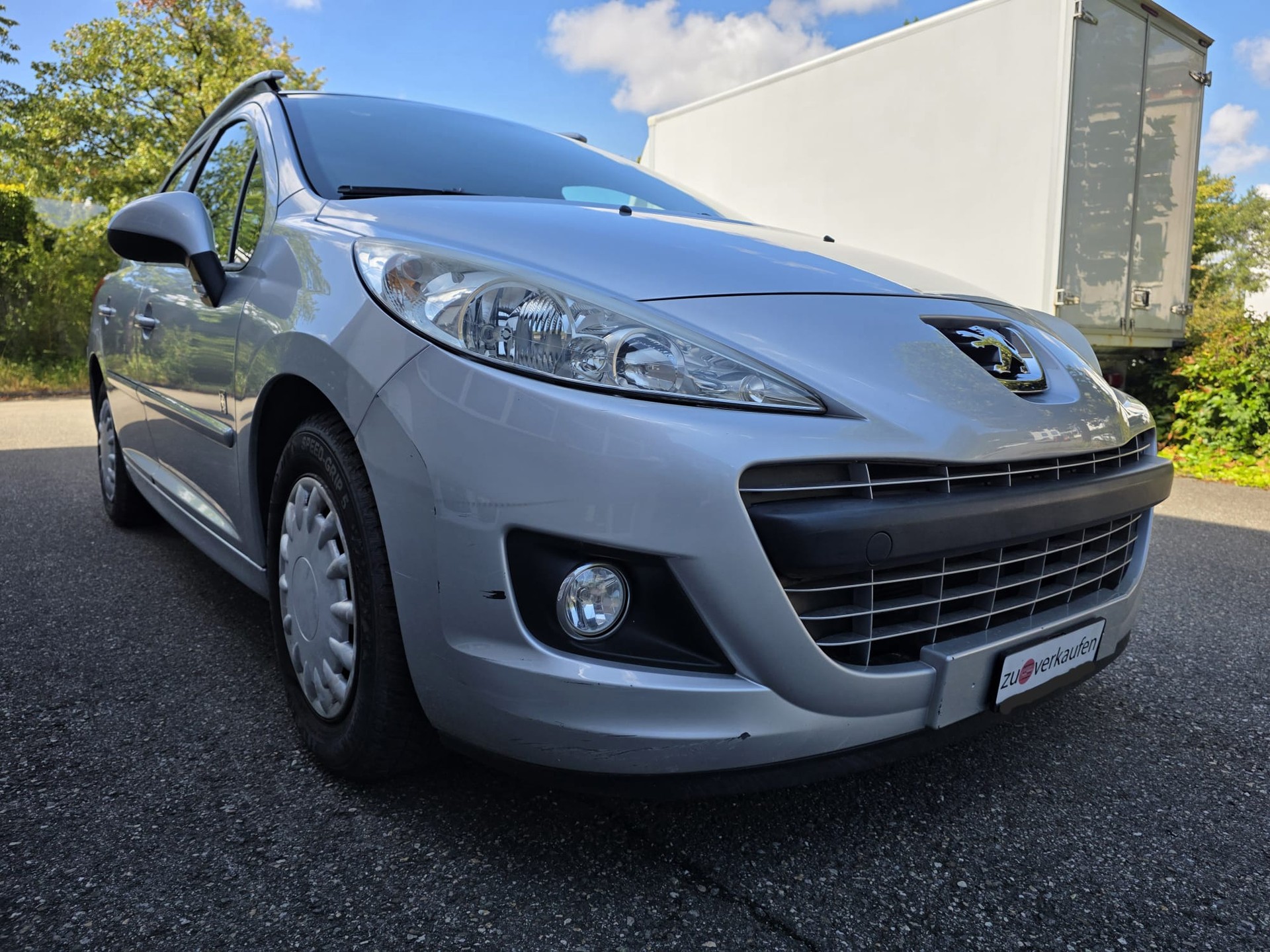 PEUGEOT 207 SW 1.4 16V Swiss Edition-image-2