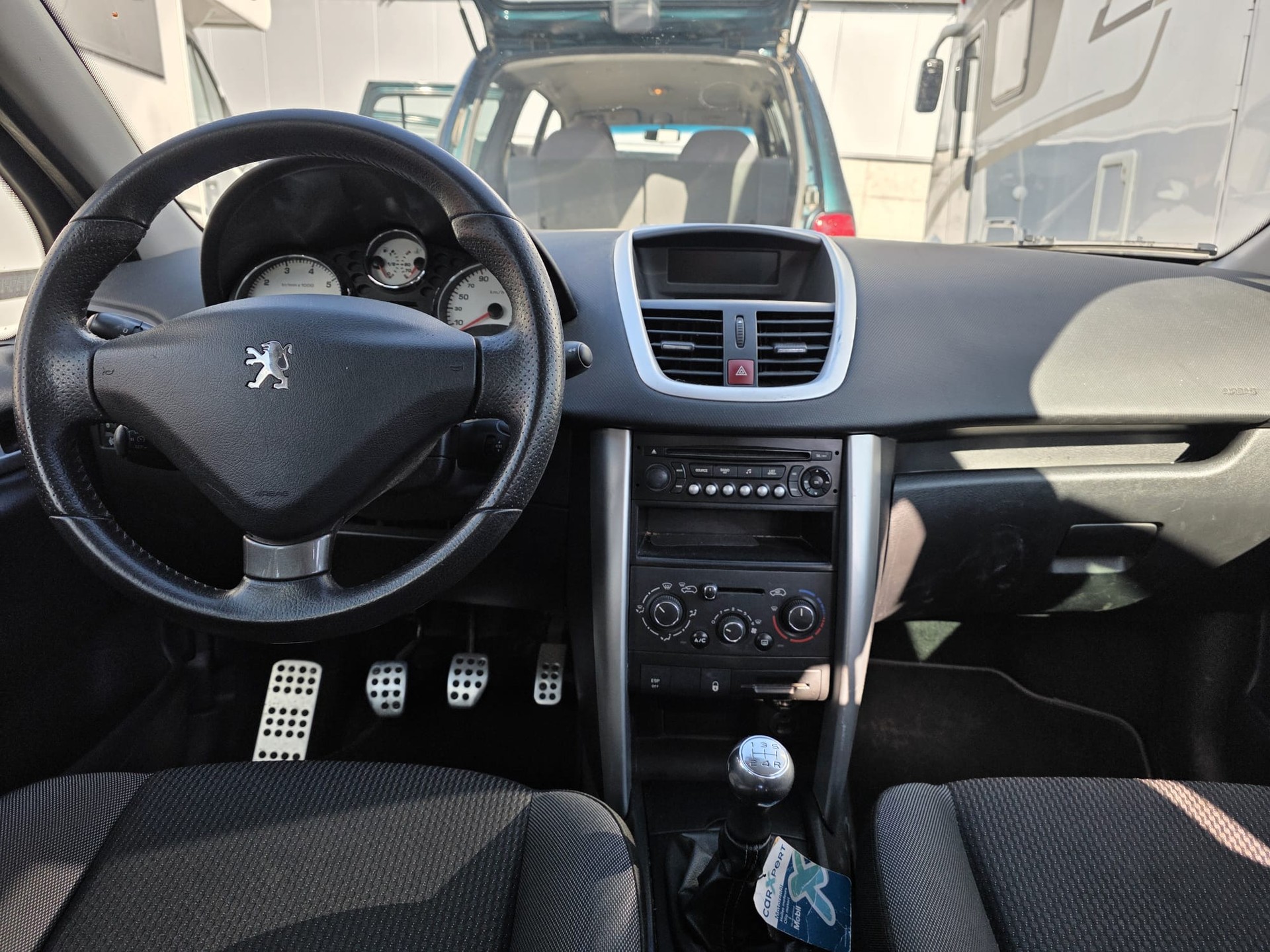 PEUGEOT 207 SW 1.4 16V Swiss Edition-image-6