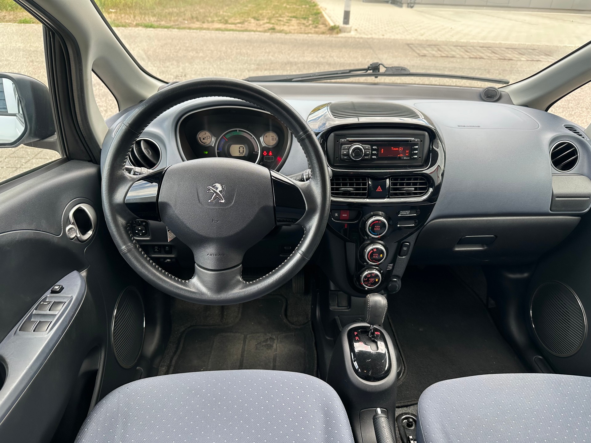 PEUGEOT iON-image-11
