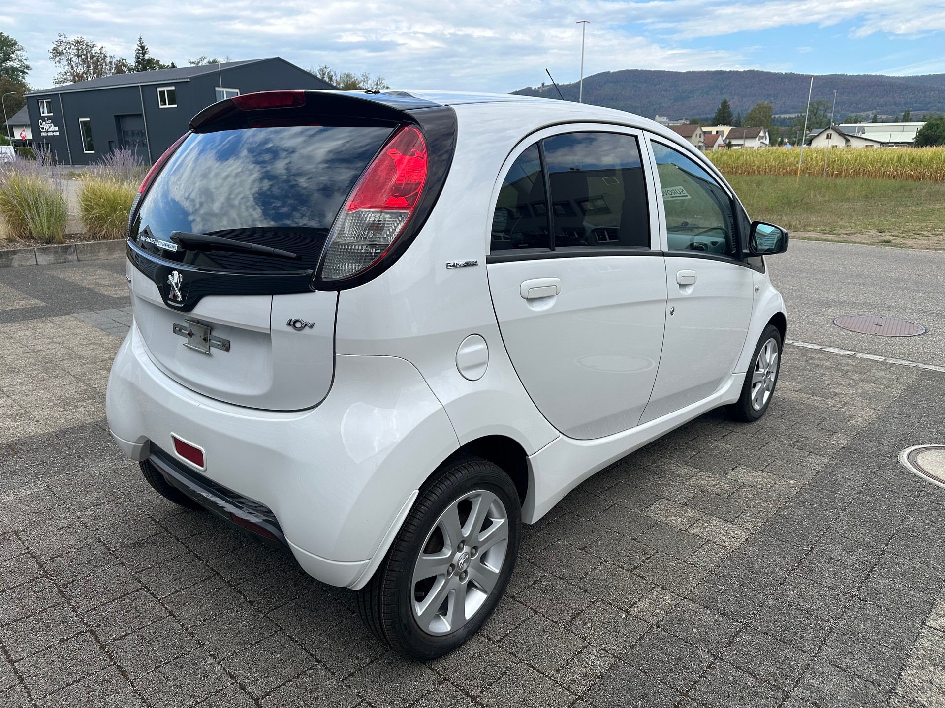 PEUGEOT iON-image-6