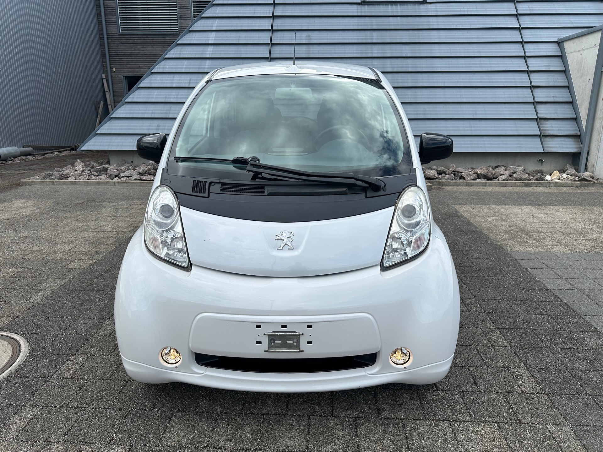 PEUGEOT iON-image-3