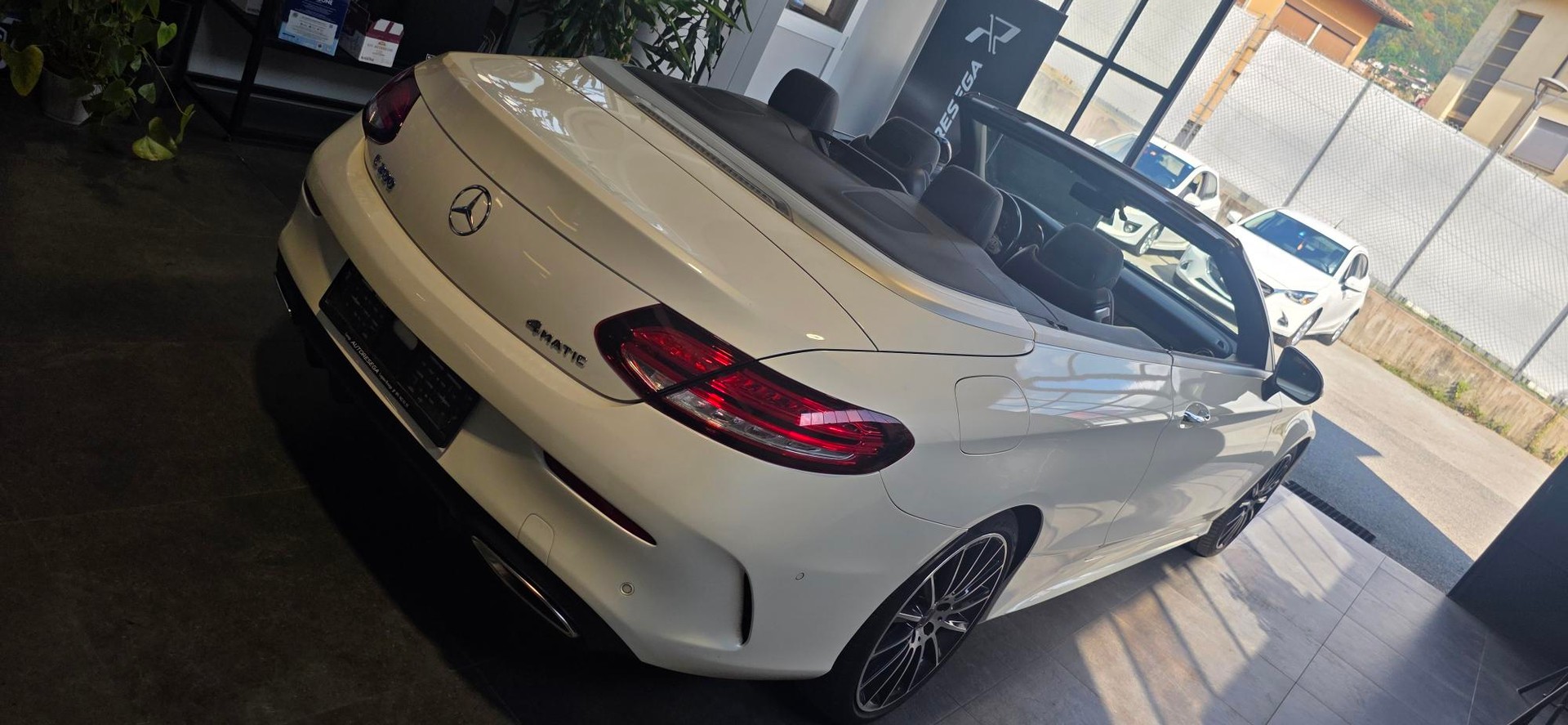MERCEDES-BENZ C 200 AMG Line Cabriolet 4Matic 9G-Tronic-image-5
