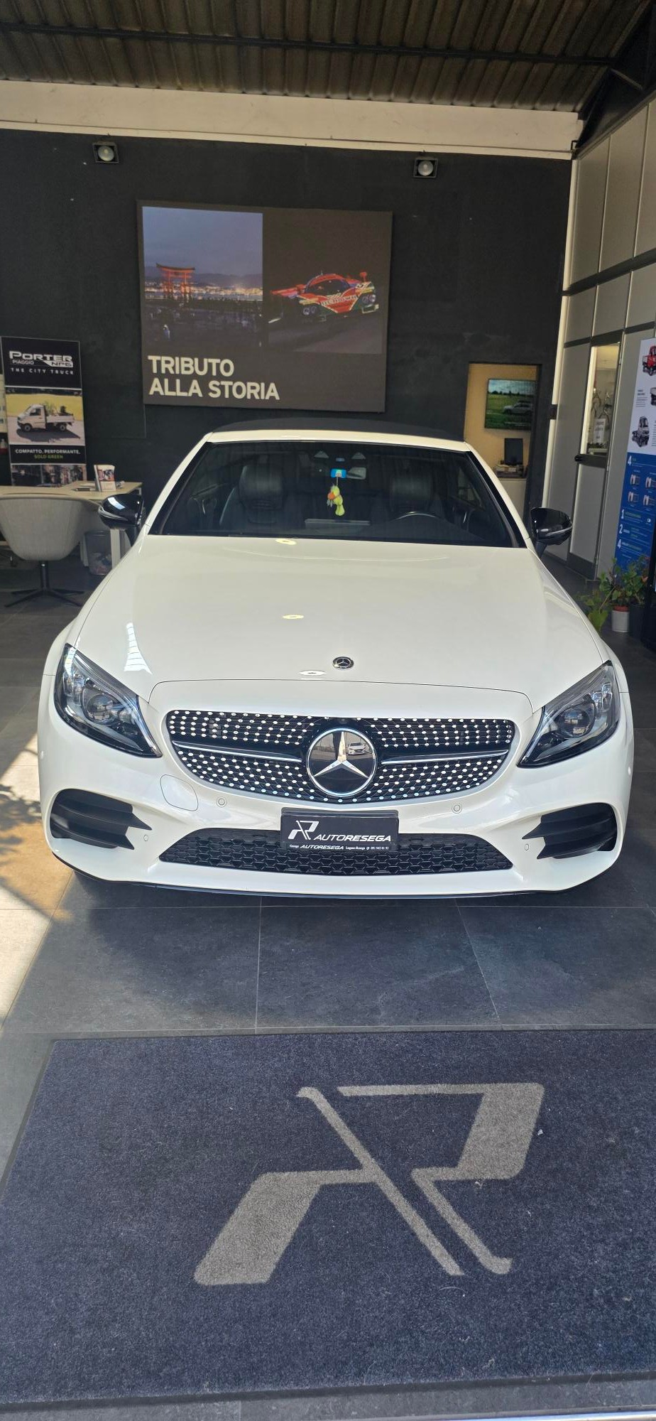 MERCEDES-BENZ C 200 AMG Line Cabriolet 4Matic 9G-Tronic-image-4