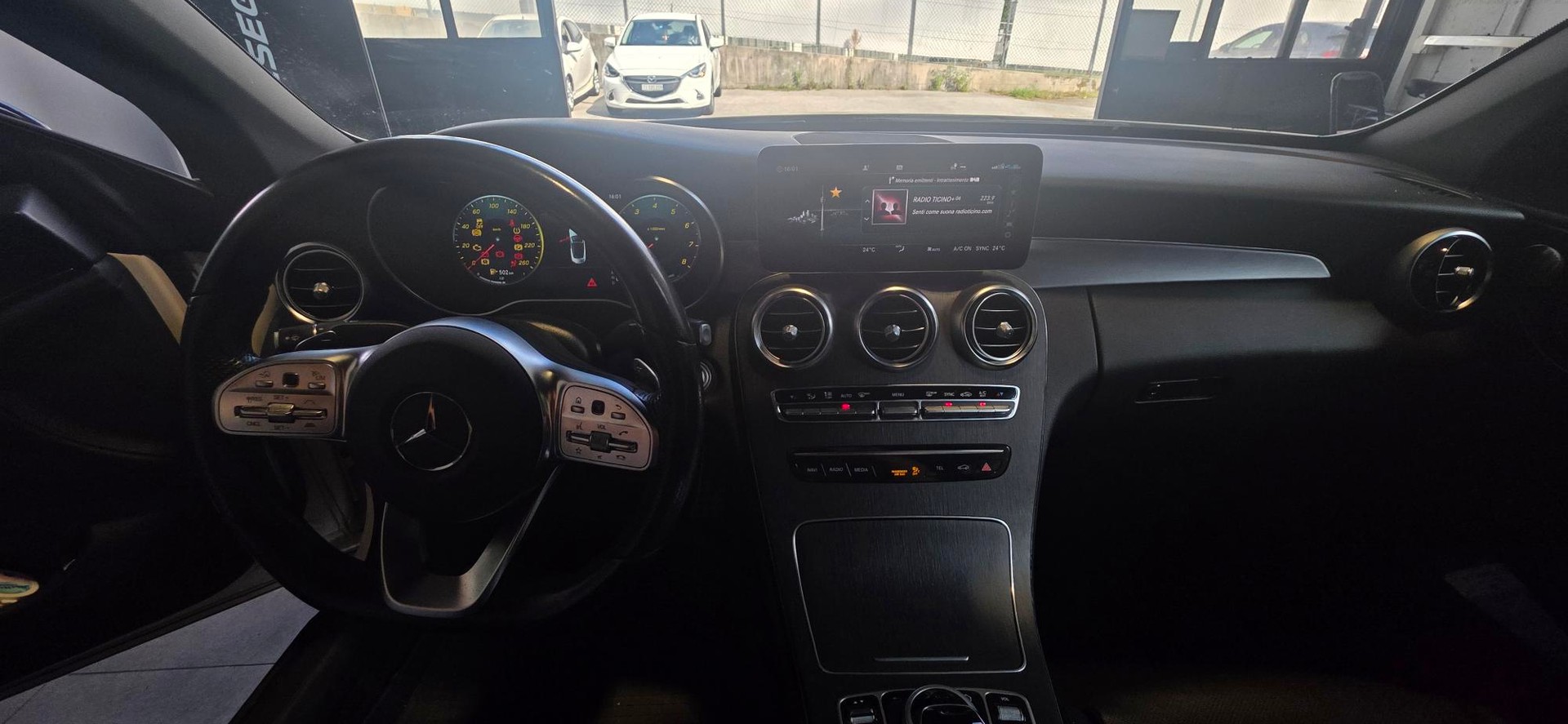 MERCEDES-BENZ C 200 AMG Line Cabriolet 4Matic 9G-Tronic-image-15