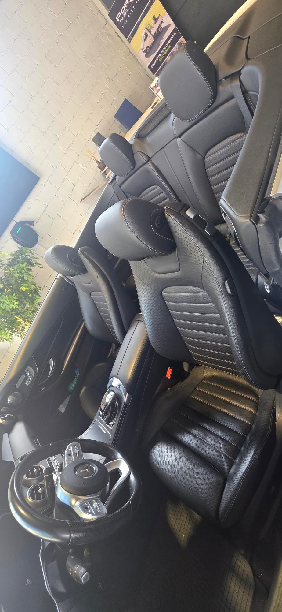 MERCEDES-BENZ C 200 AMG Line Cabriolet 4Matic 9G-Tronic-image-10