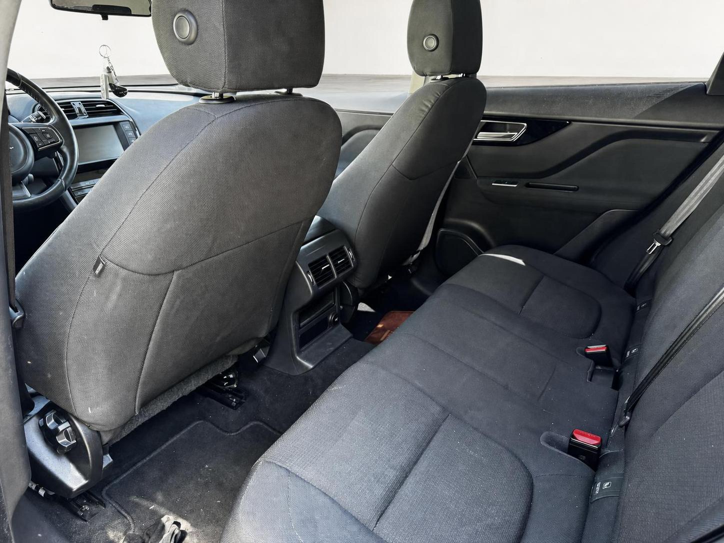 JAGUAR F-Pace 2.0d Portfolio AWD Automatik-image-8