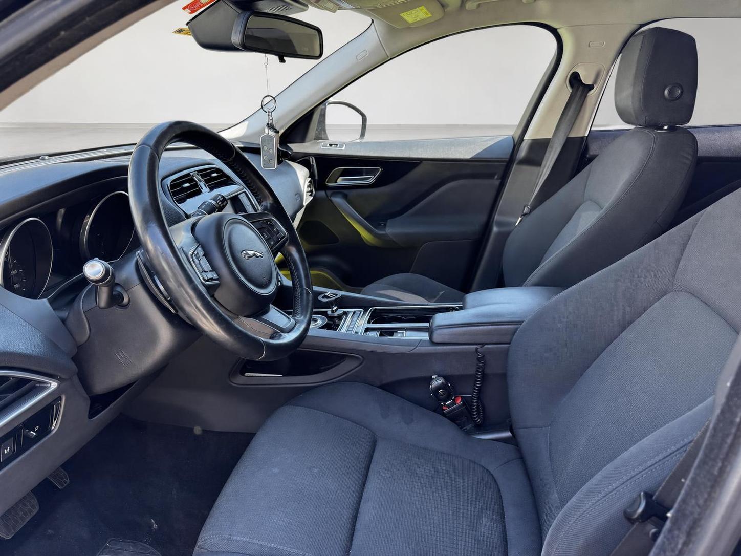 JAGUAR F-Pace 2.0d Portfolio AWD Automatik-image-5