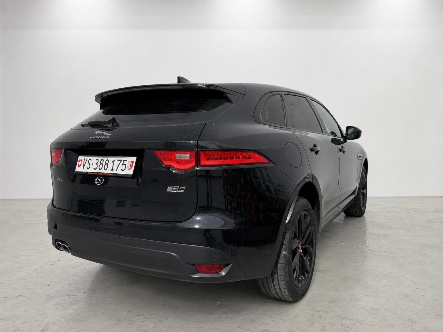 JAGUAR F-Pace 2.0d Portfolio AWD Automatik-image-4