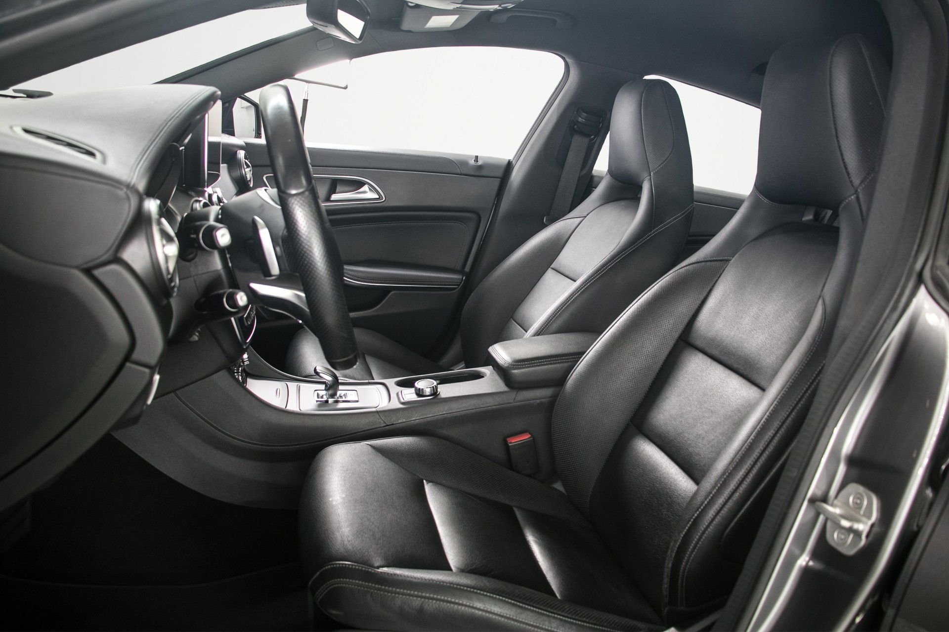 MERCEDES-BENZ CLA Shooting Brake 45 AMG 4Matic Speedshift-image-7