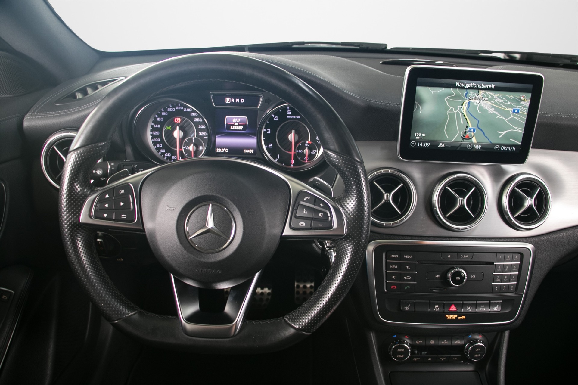 MERCEDES-BENZ CLA Shooting Brake 45 AMG 4Matic Speedshift-image-4