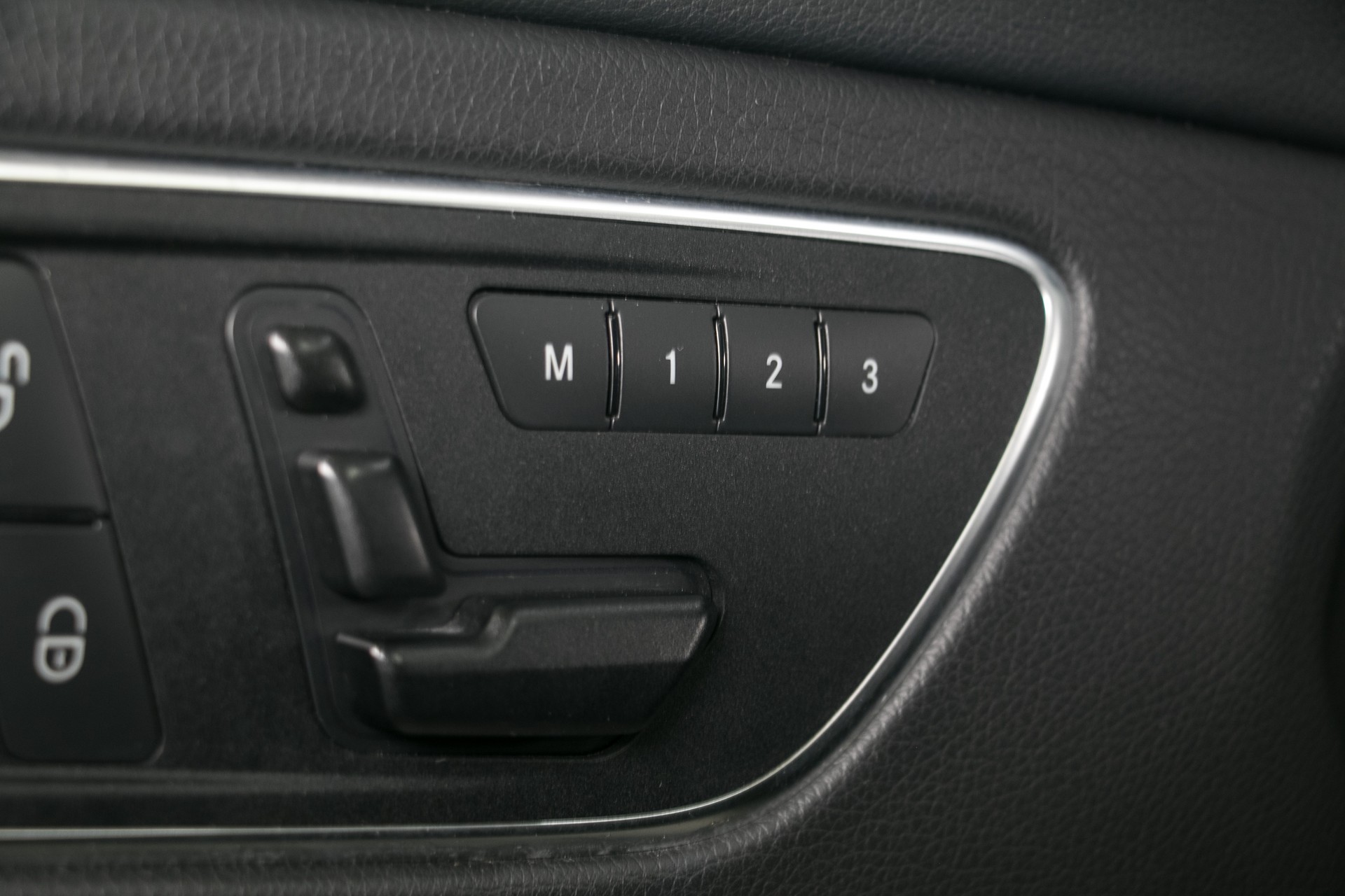 MERCEDES-BENZ CLA Shooting Brake 45 AMG 4Matic Speedshift-image-6