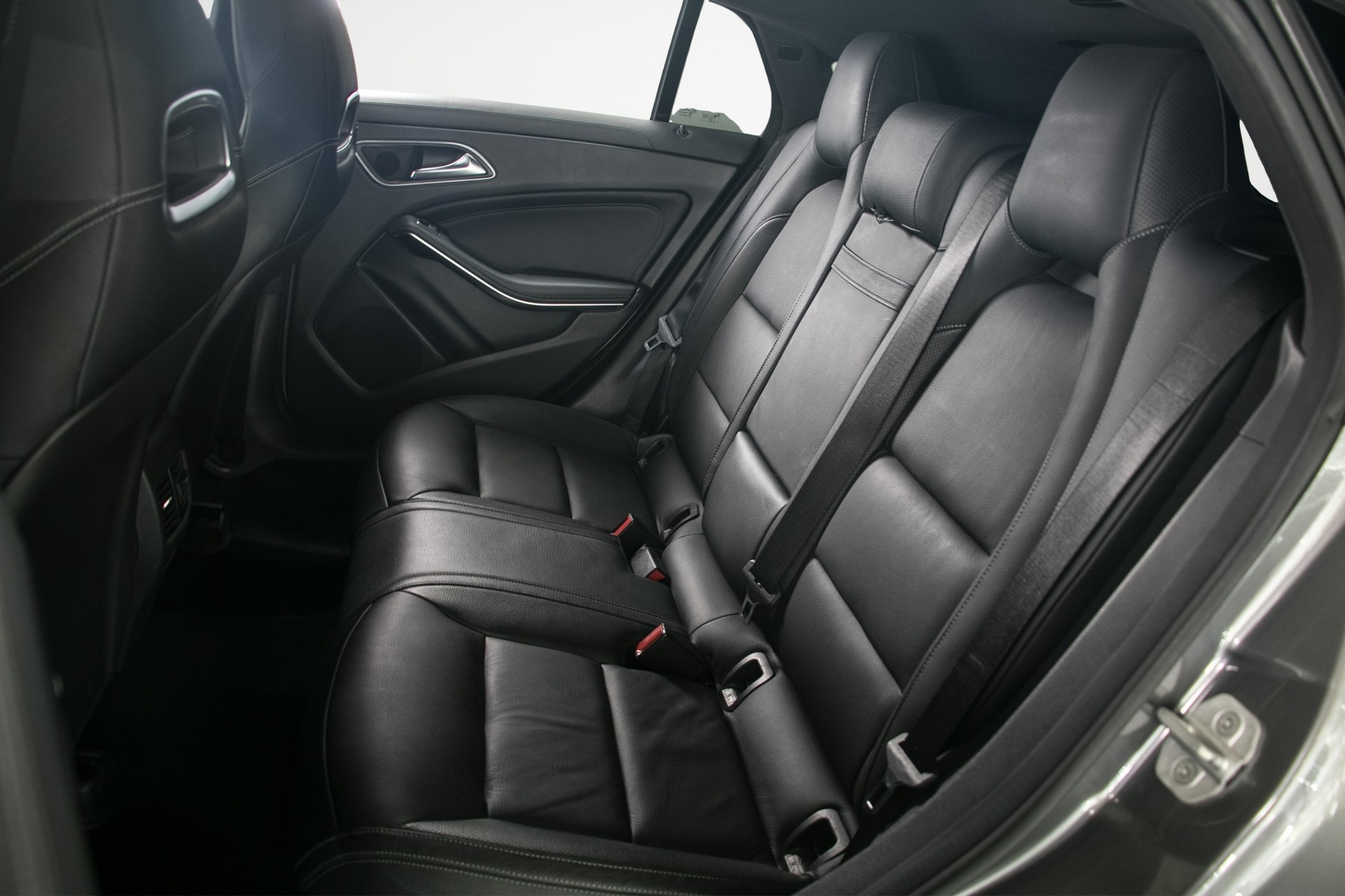 MERCEDES-BENZ CLA Shooting Brake 45 AMG 4Matic Speedshift-image-8